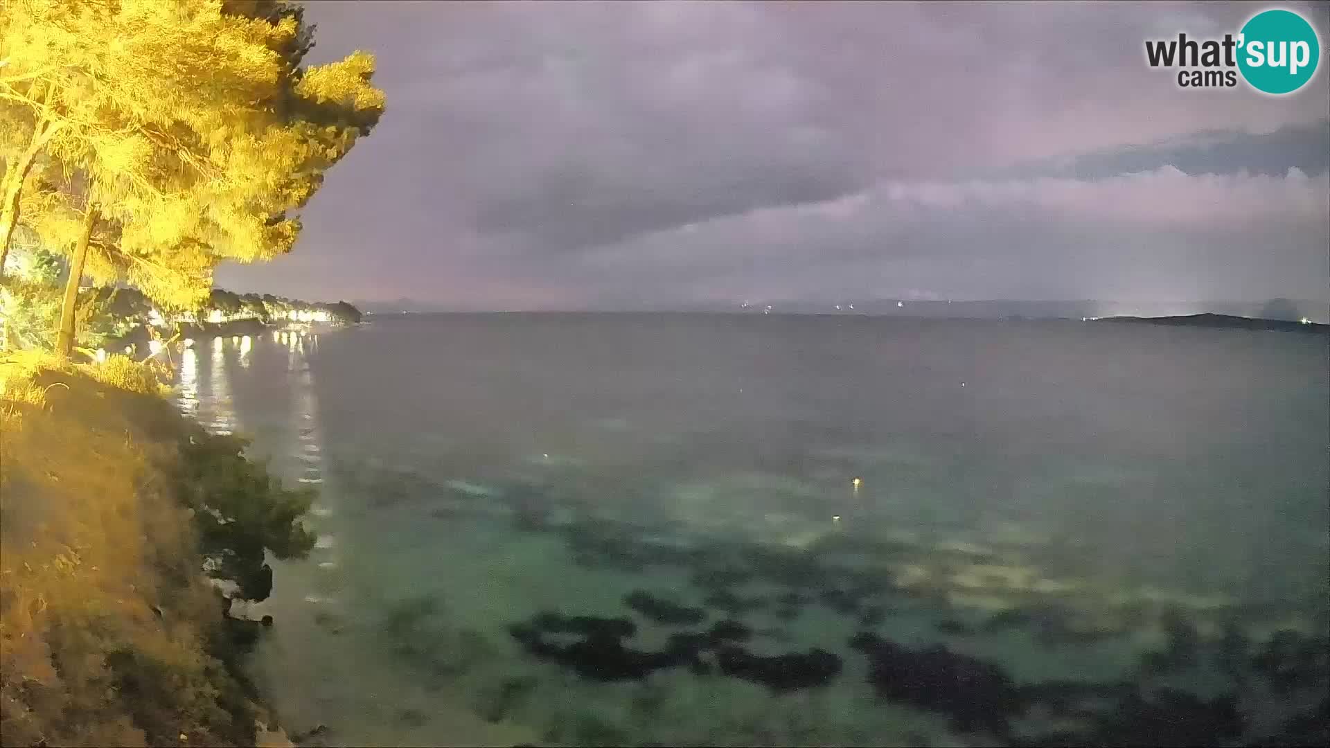 Spletna kamera Plaža Potočine Bol – Pogled v živo na plažo Borak, otok Brač