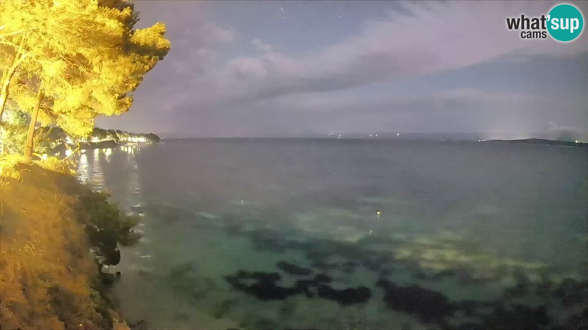 Spletna kamera Plaža Potočine Bol – Pogled v živo na plažo Borak, otok Brač