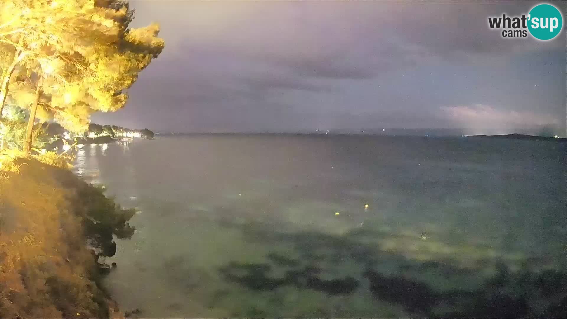 Spletna kamera Plaža Potočine Bol – Pogled v živo na plažo Borak, otok Brač