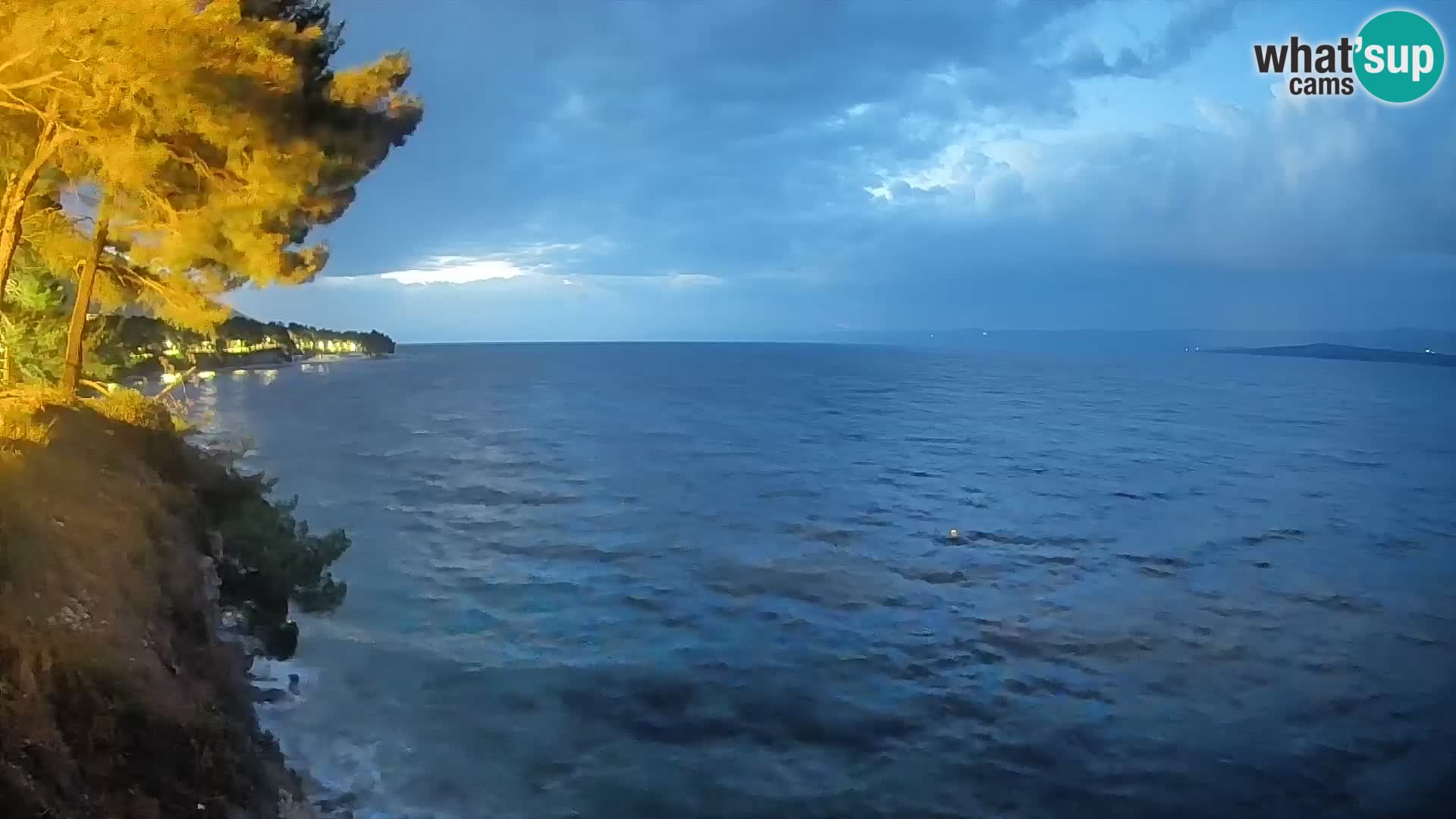 Spletna kamera Plaža Potočine Bol – Pogled v živo na plažo Borak, otok Brač