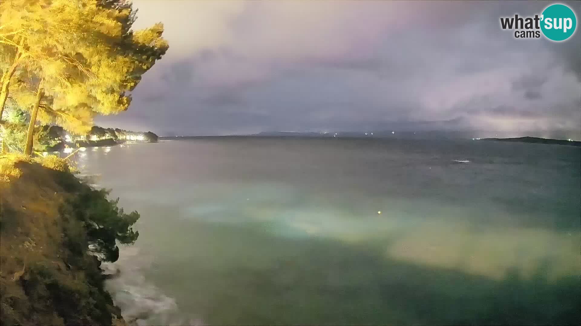 Spletna kamera Plaža Potočine Bol – Pogled v živo na plažo Borak, otok Brač