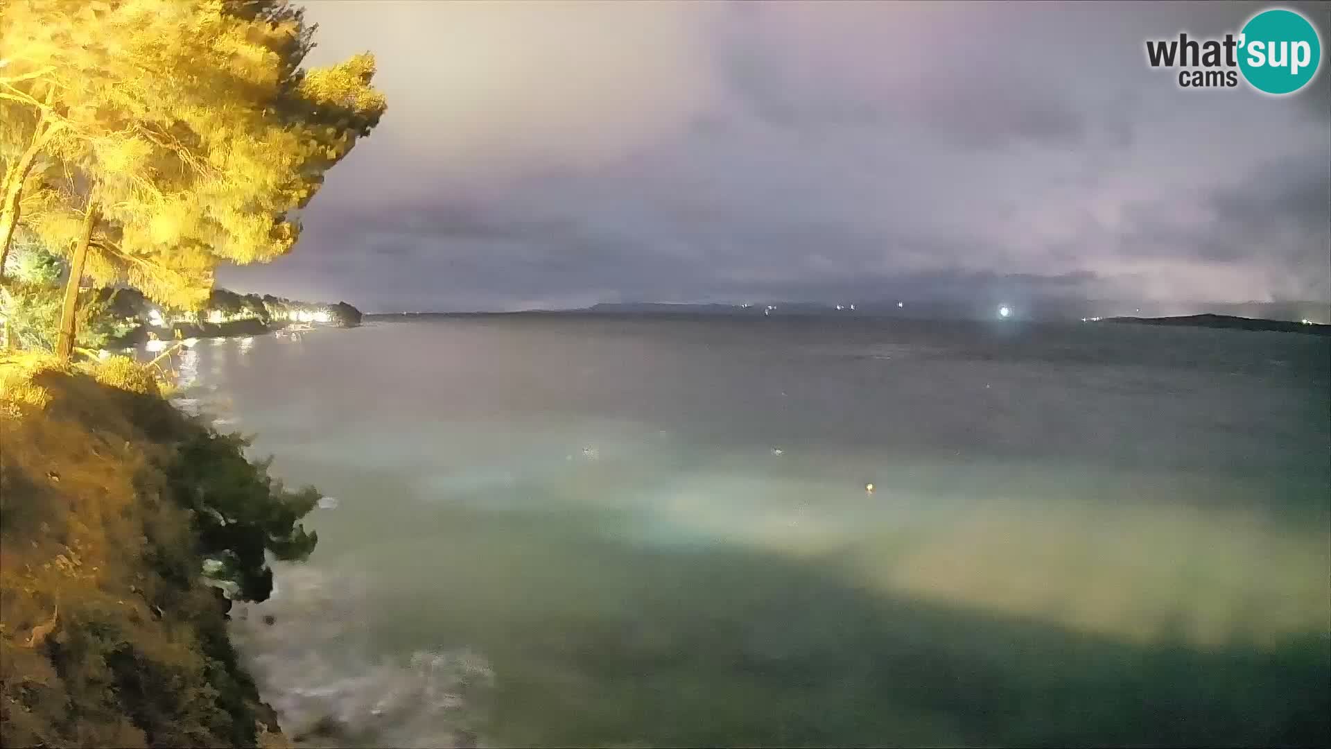 Spletna kamera Plaža Potočine Bol – Pogled v živo na plažo Borak, otok Brač