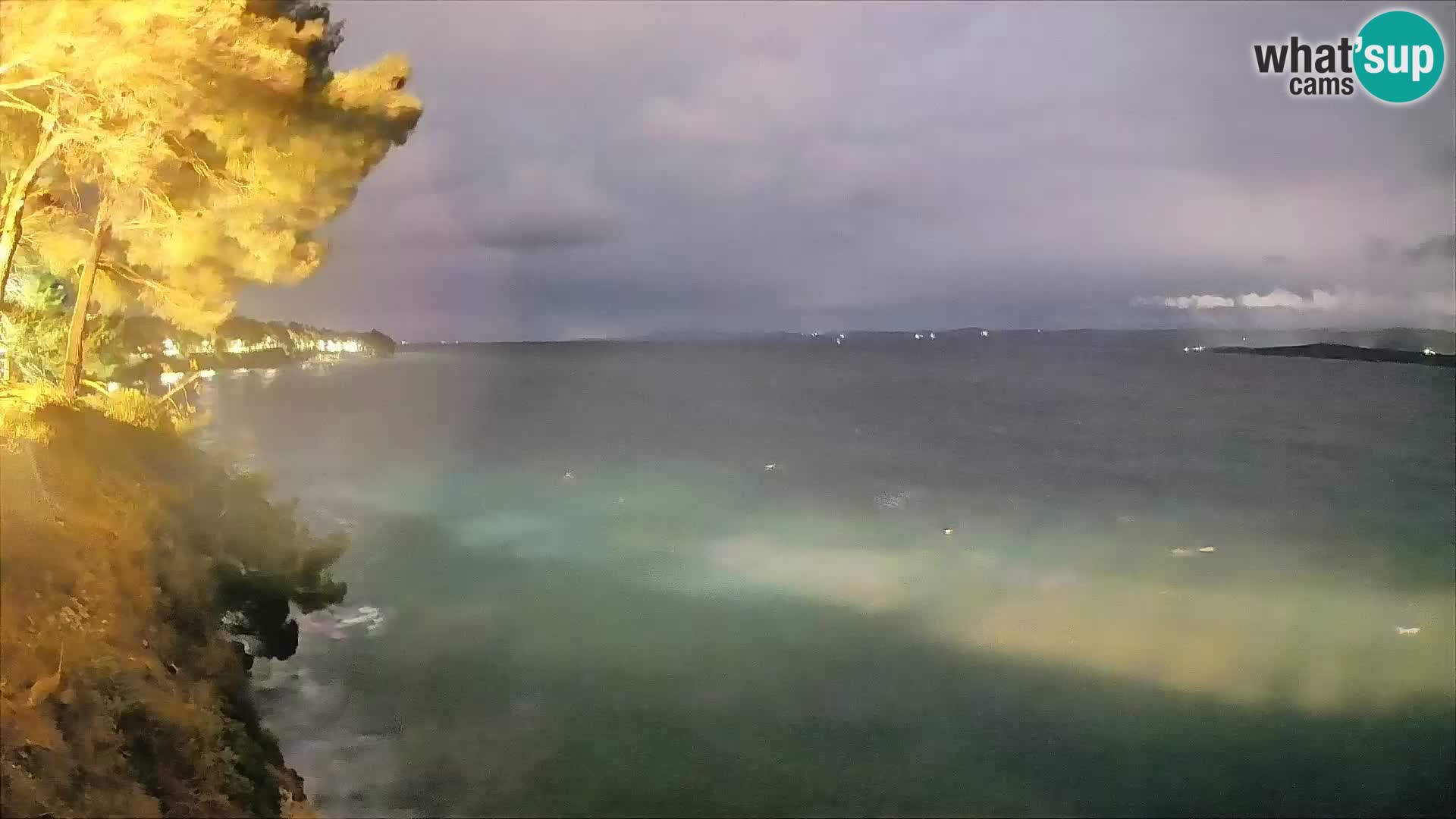 Spletna kamera Plaža Potočine Bol – Pogled v živo na plažo Borak, otok Brač