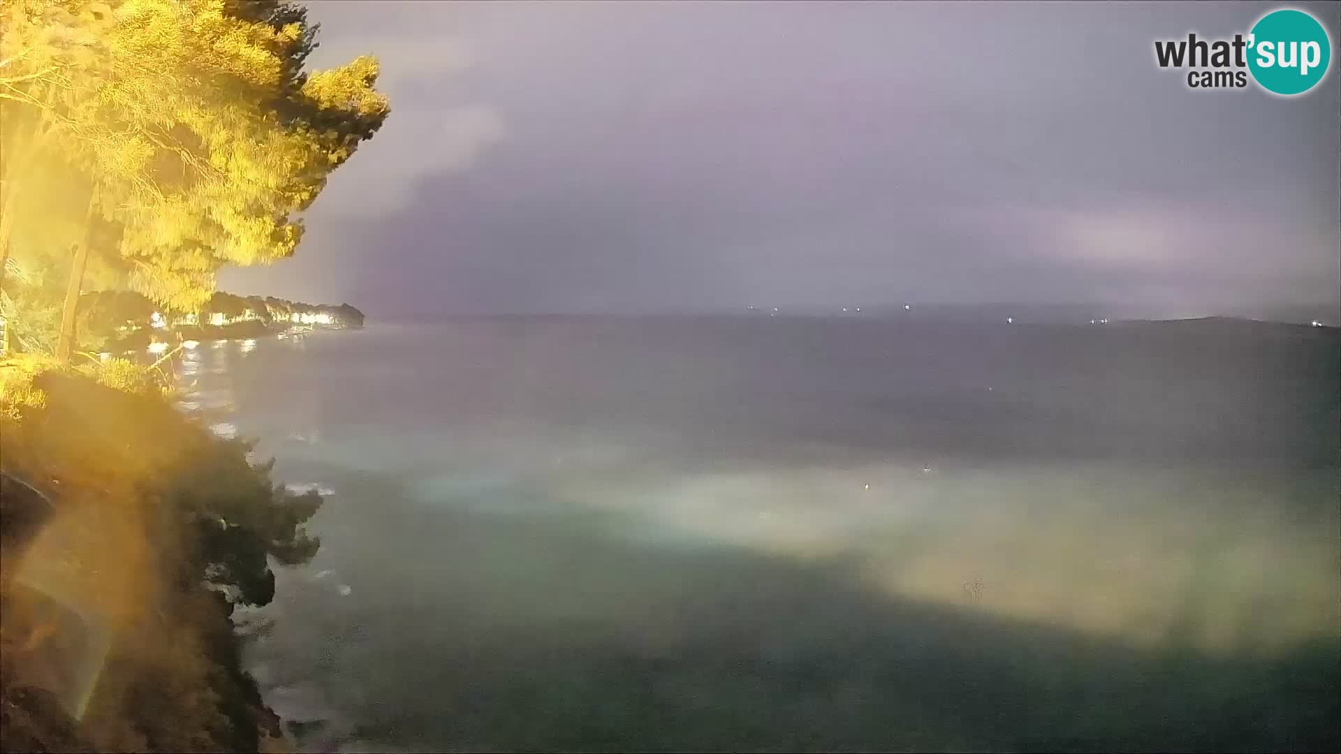Spletna kamera Plaža Potočine Bol – Pogled v živo na plažo Borak, otok Brač