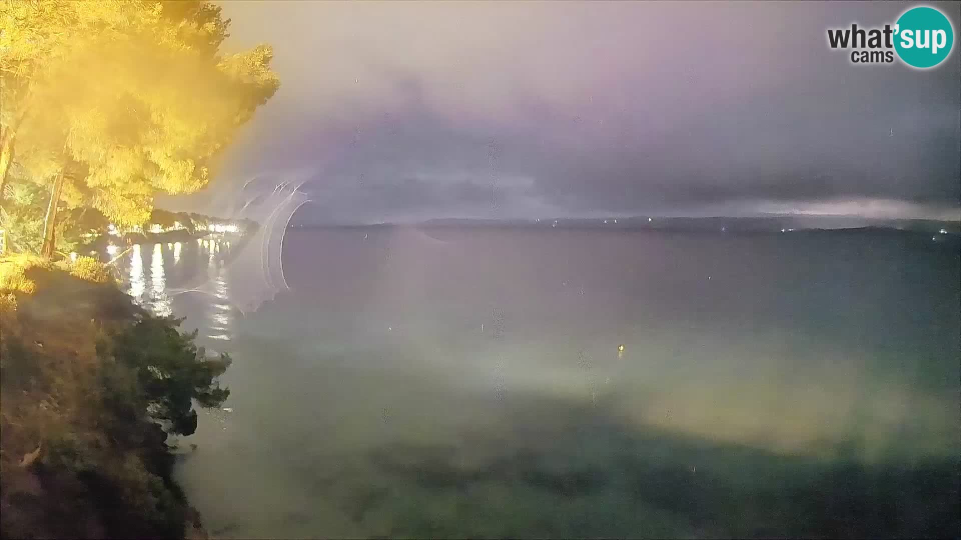 Spletna kamera Plaža Potočine Bol – Pogled v živo na plažo Borak, otok Brač