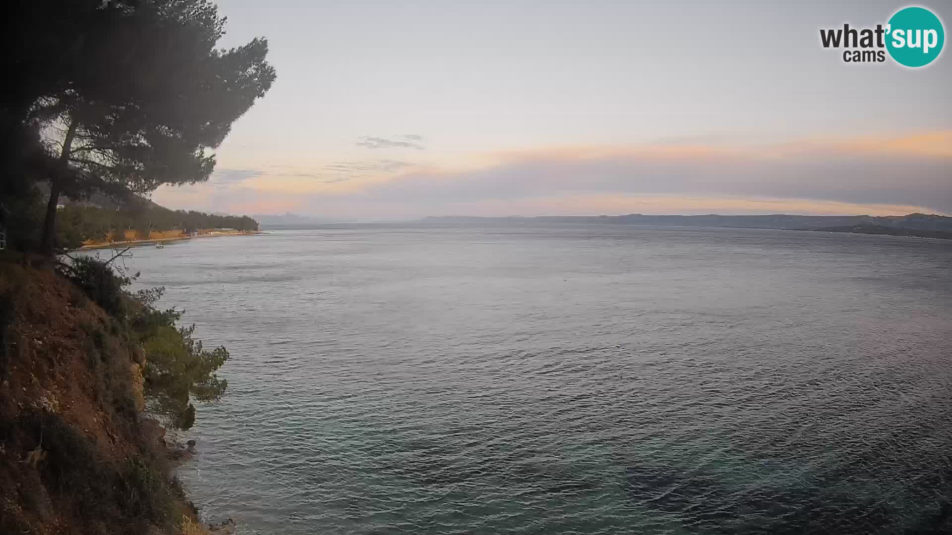 Spletna kamera Plaža Potočine Bol – Pogled v živo na plažo Borak, otok Brač