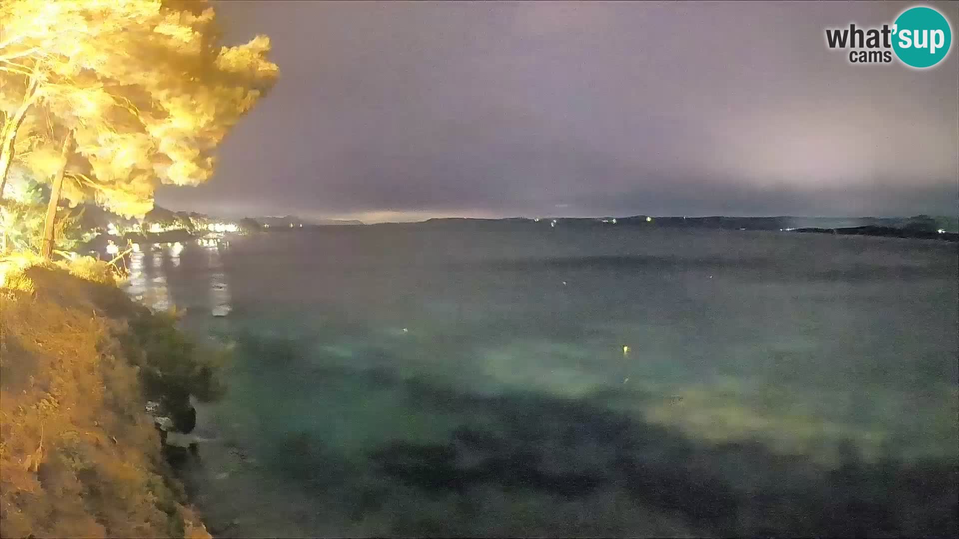 Spletna kamera Plaža Potočine Bol – Pogled v živo na plažo Borak, otok Brač