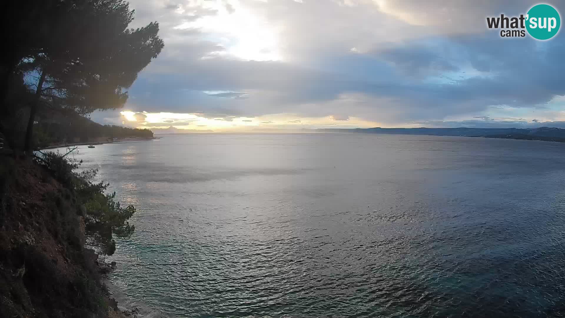 Spletna kamera Plaža Potočine Bol – Pogled v živo na plažo Borak, otok Brač