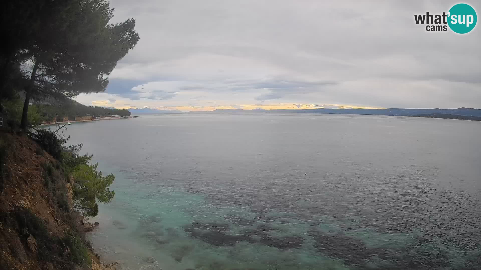 Spletna kamera Plaža Potočine Bol – Pogled v živo na plažo Borak, otok Brač