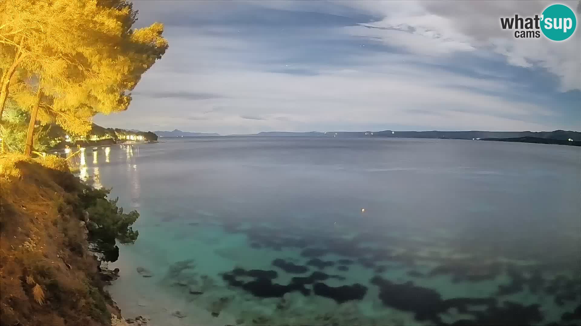 Spletna kamera Plaža Potočine Bol – Pogled v živo na plažo Borak, otok Brač