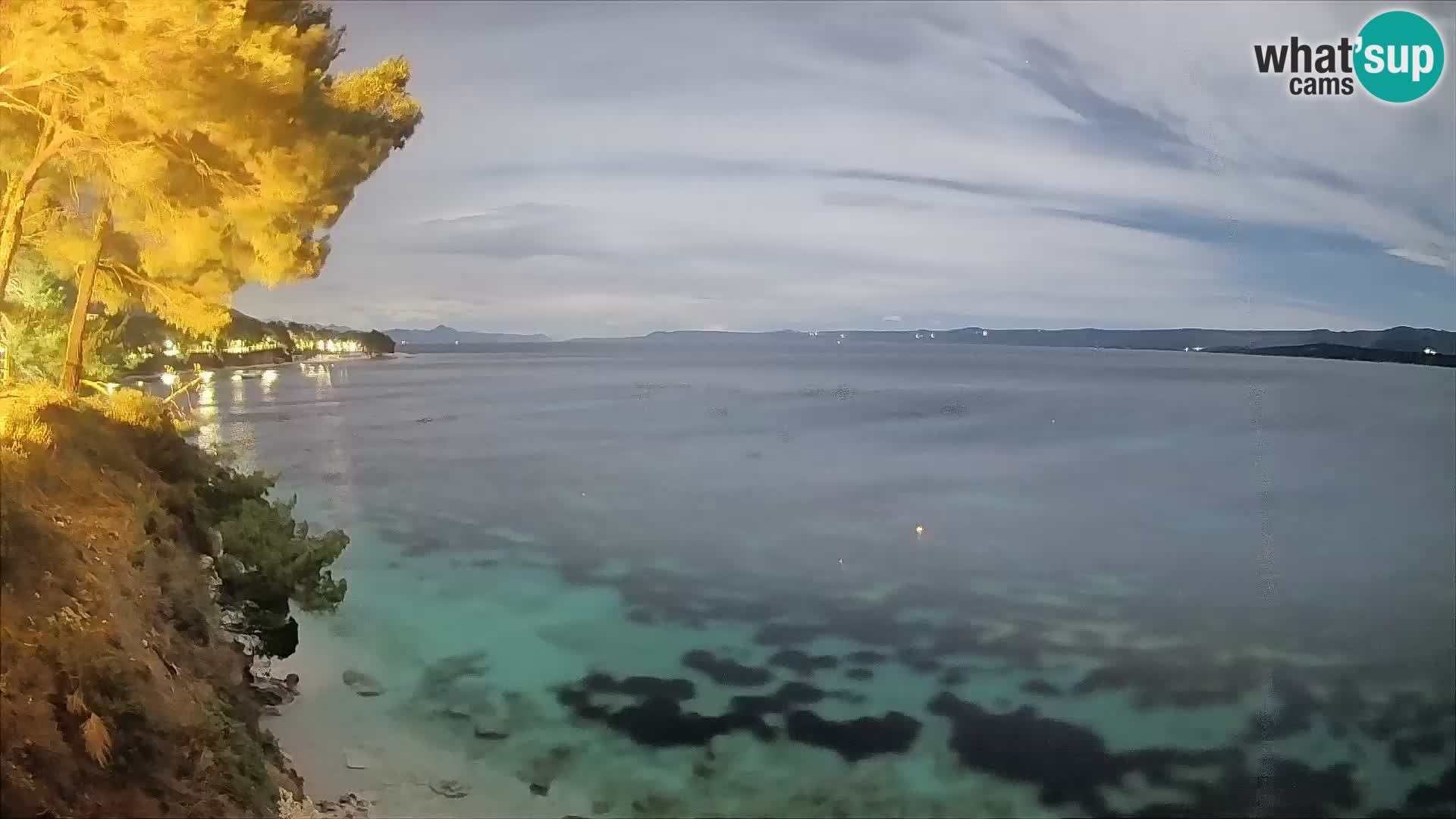 Spletna kamera Plaža Potočine Bol – Pogled v živo na plažo Borak, otok Brač