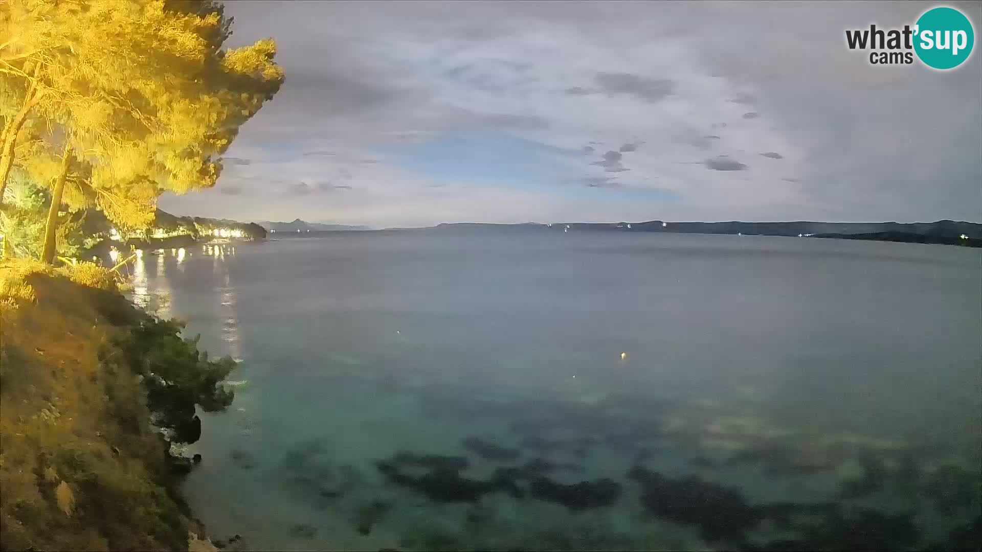 Spletna kamera Plaža Potočine Bol – Pogled v živo na plažo Borak, otok Brač