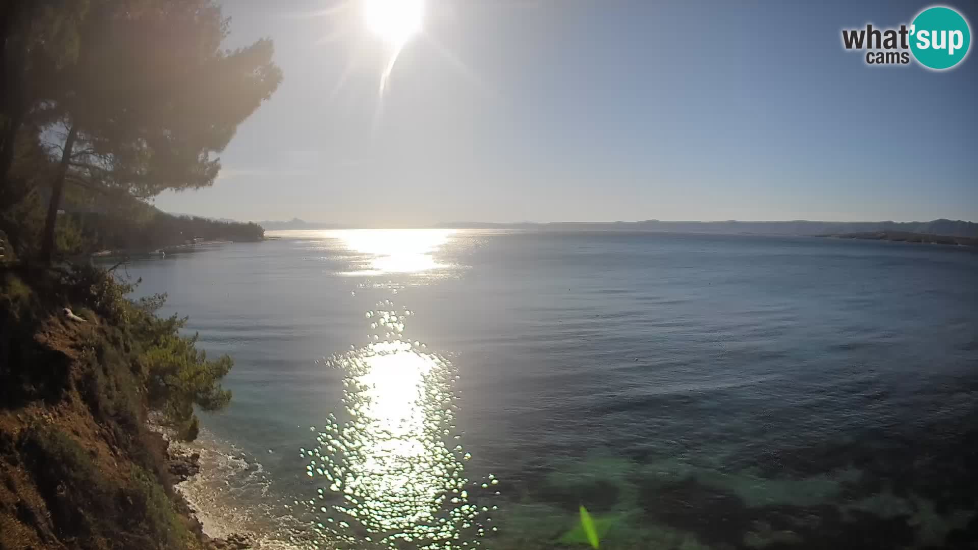 Spletna kamera Plaža Potočine Bol – Pogled v živo na plažo Borak, otok Brač