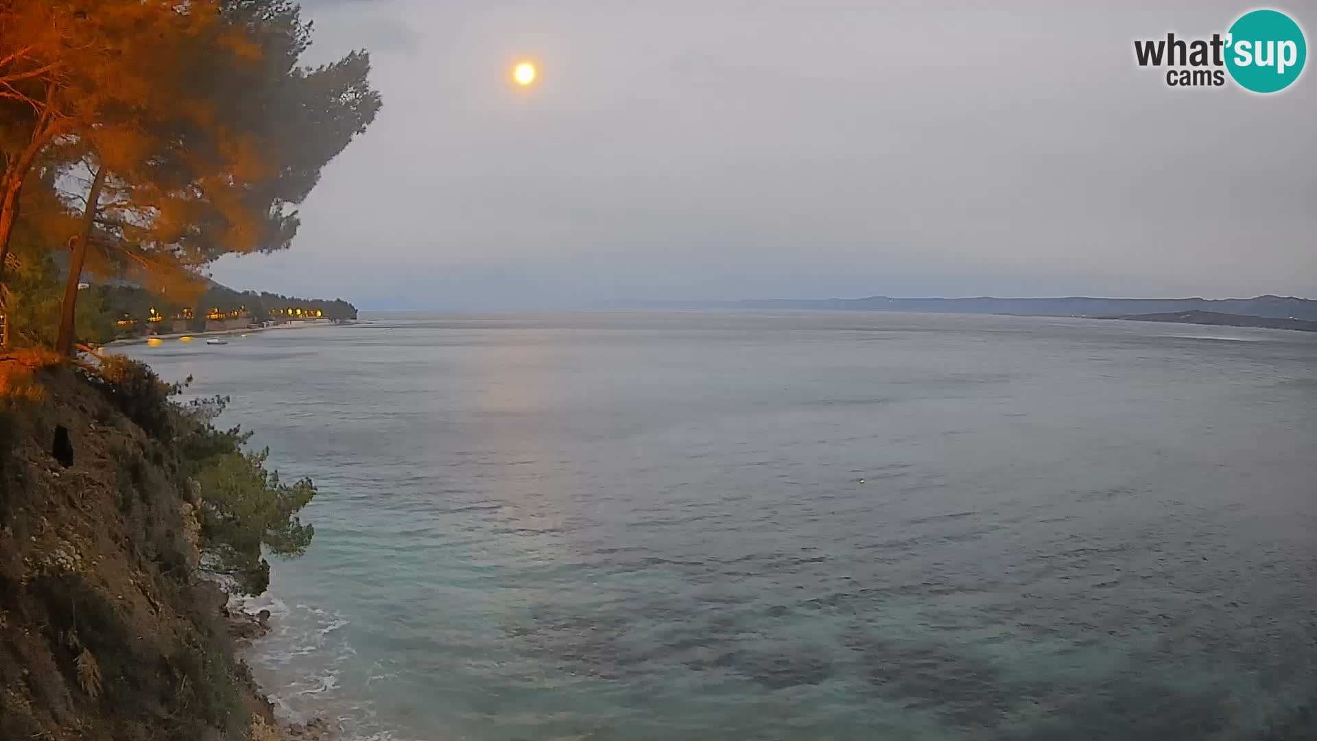 Spletna kamera Plaža Potočine Bol – Pogled v živo na plažo Borak, otok Brač