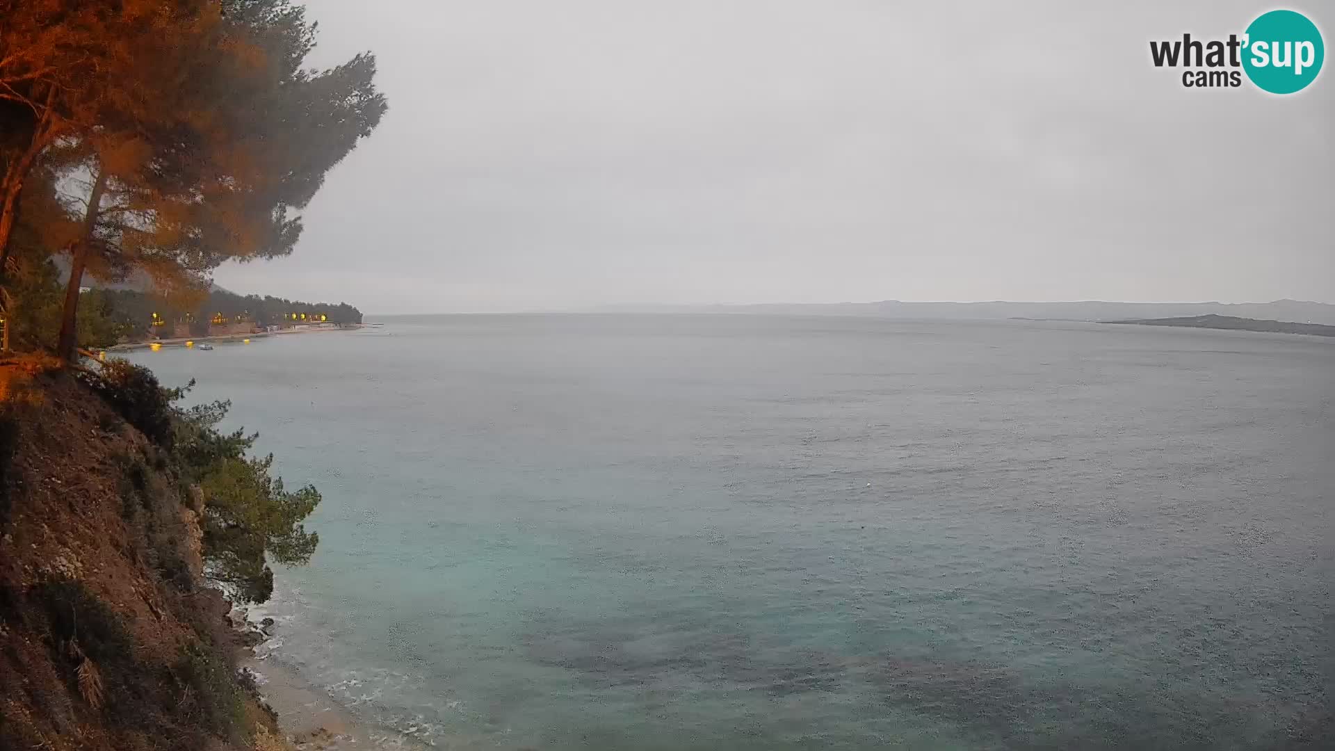Spletna kamera Plaža Potočine Bol – Pogled v živo na plažo Borak, otok Brač