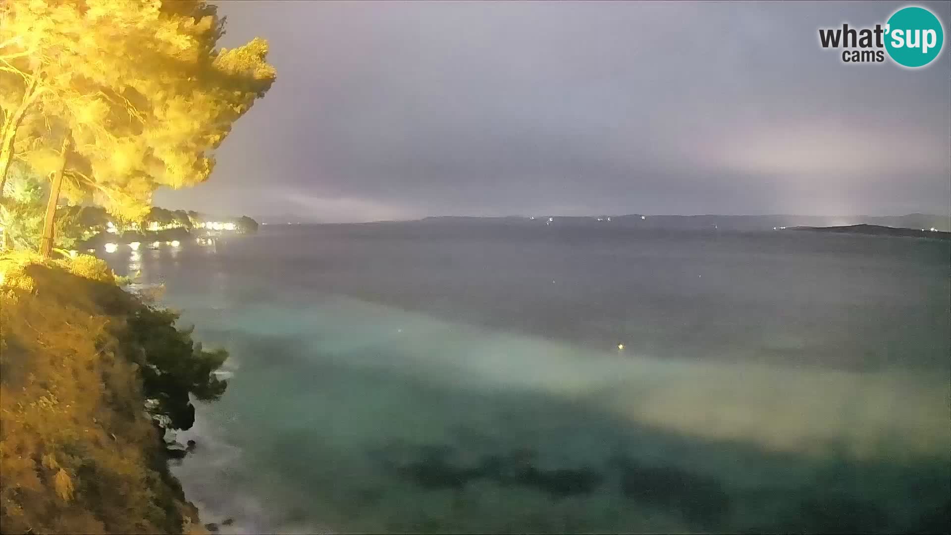 Spletna kamera Plaža Potočine Bol – Pogled v živo na plažo Borak, otok Brač