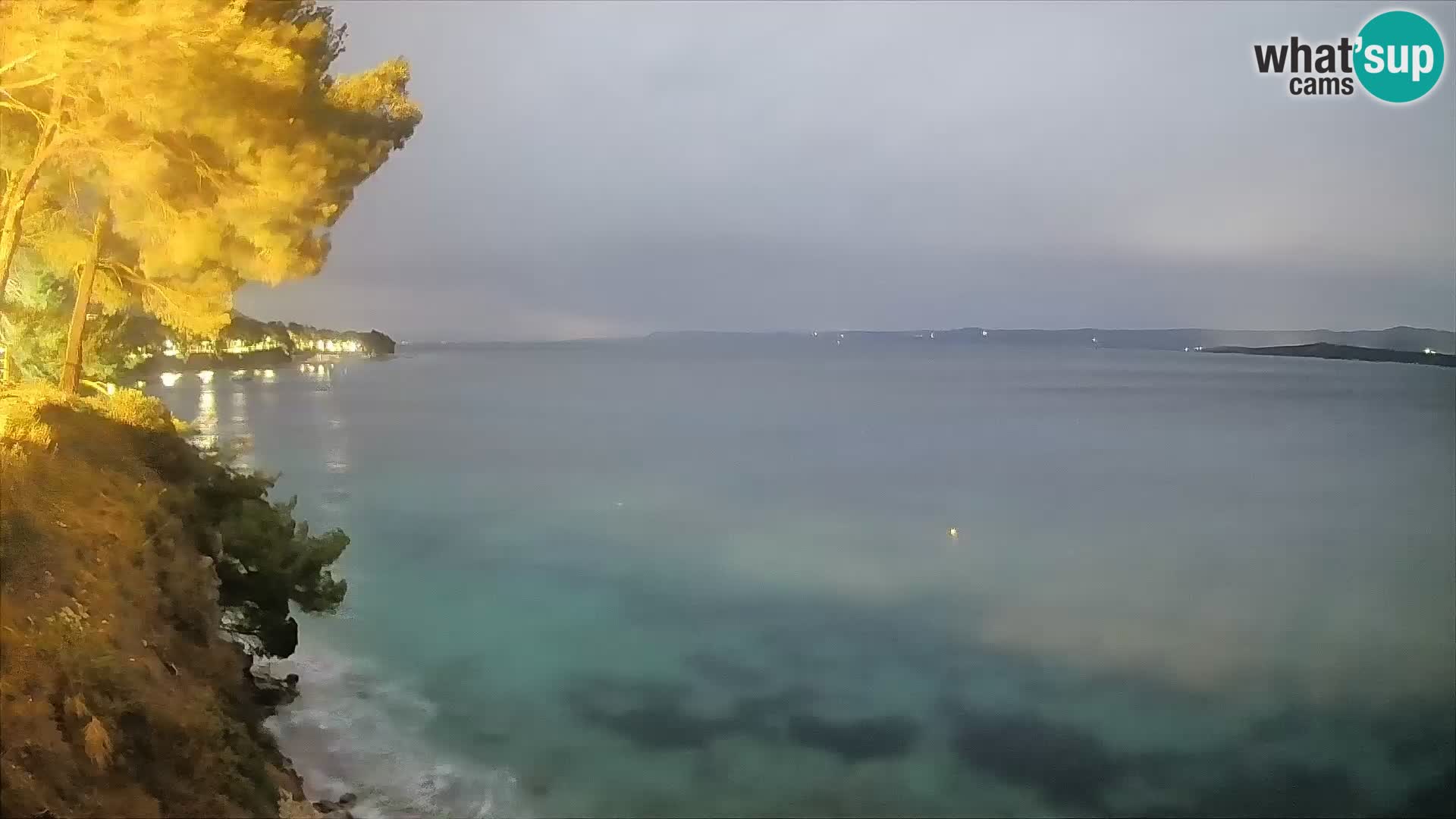 Spletna kamera Plaža Potočine Bol – Pogled v živo na plažo Borak, otok Brač