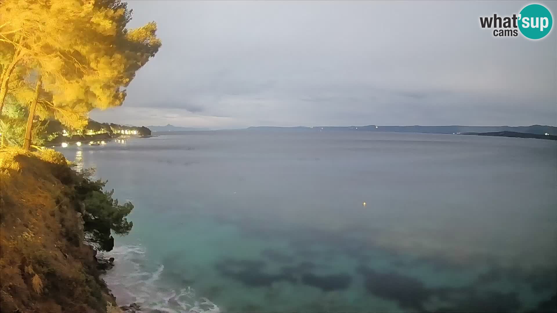 Spletna kamera Plaža Potočine Bol – Pogled v živo na plažo Borak, otok Brač