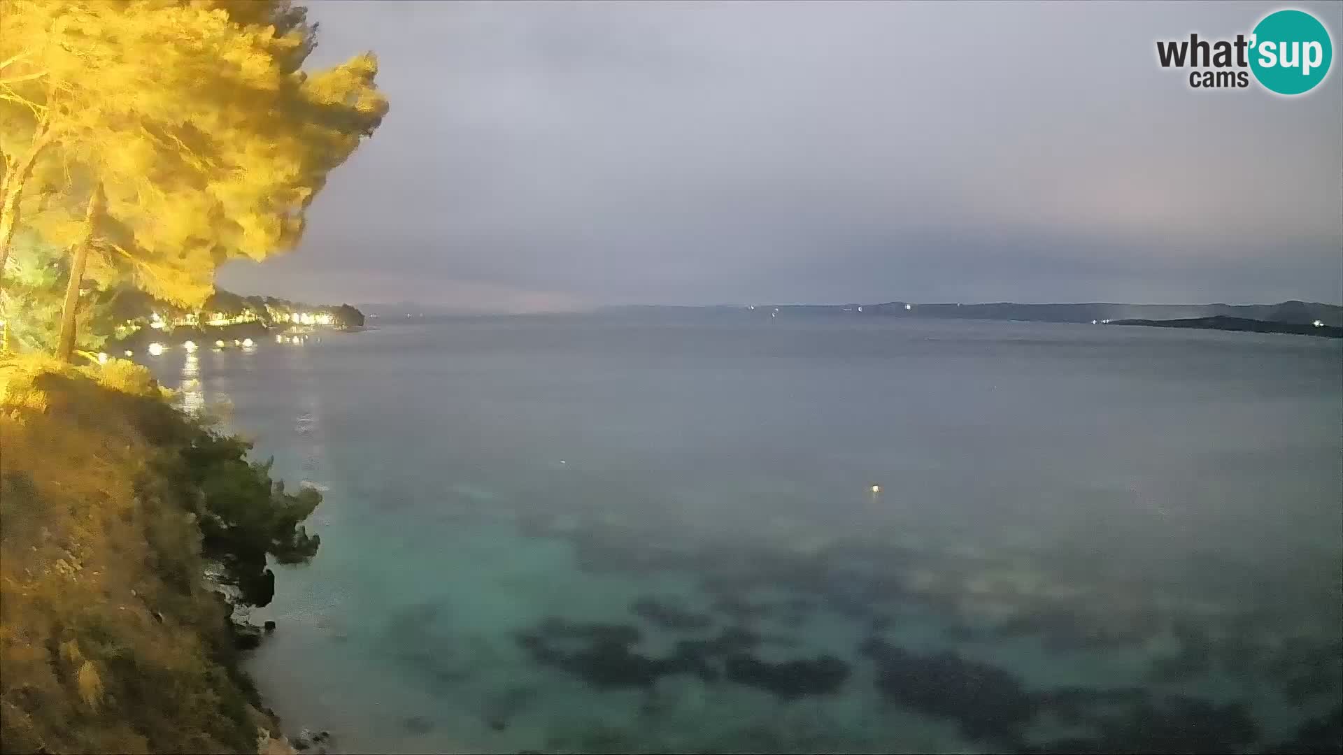 Spletna kamera Plaža Potočine Bol – Pogled v živo na plažo Borak, otok Brač