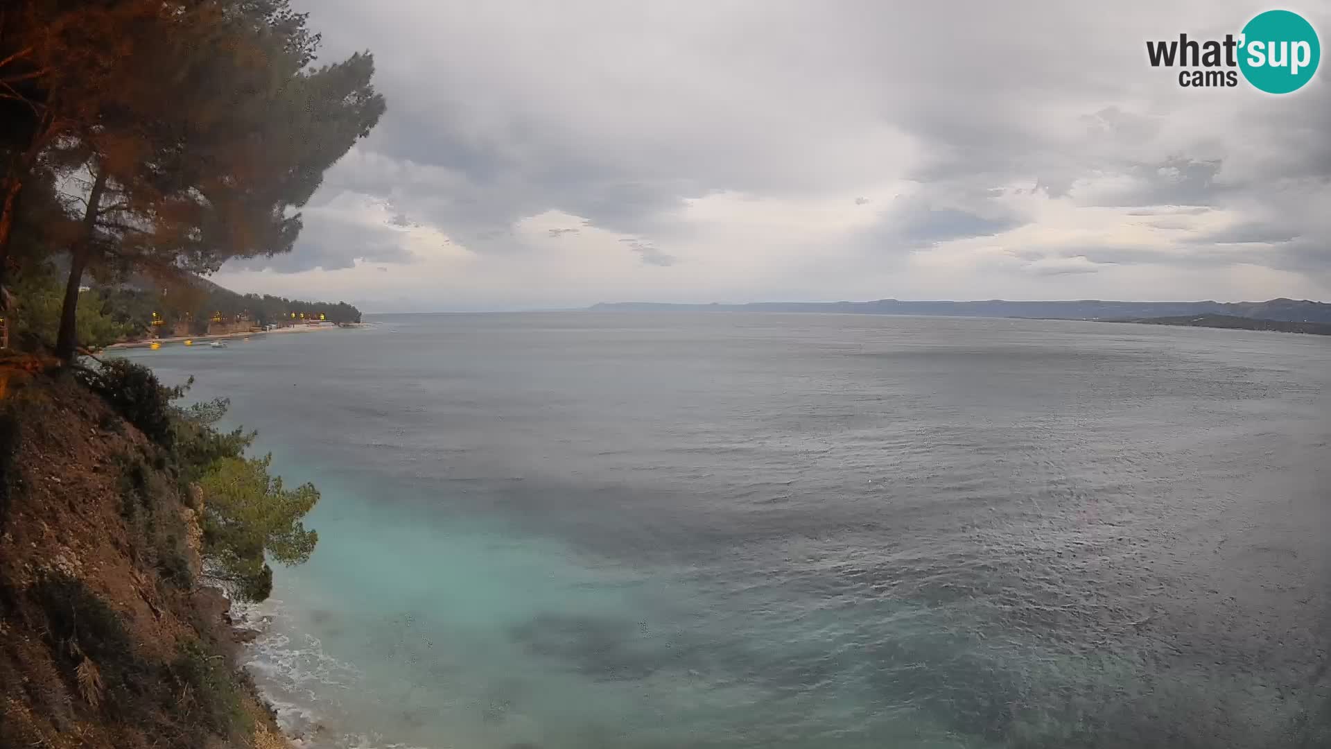 Spletna kamera Plaža Potočine Bol – Pogled v živo na plažo Borak, otok Brač