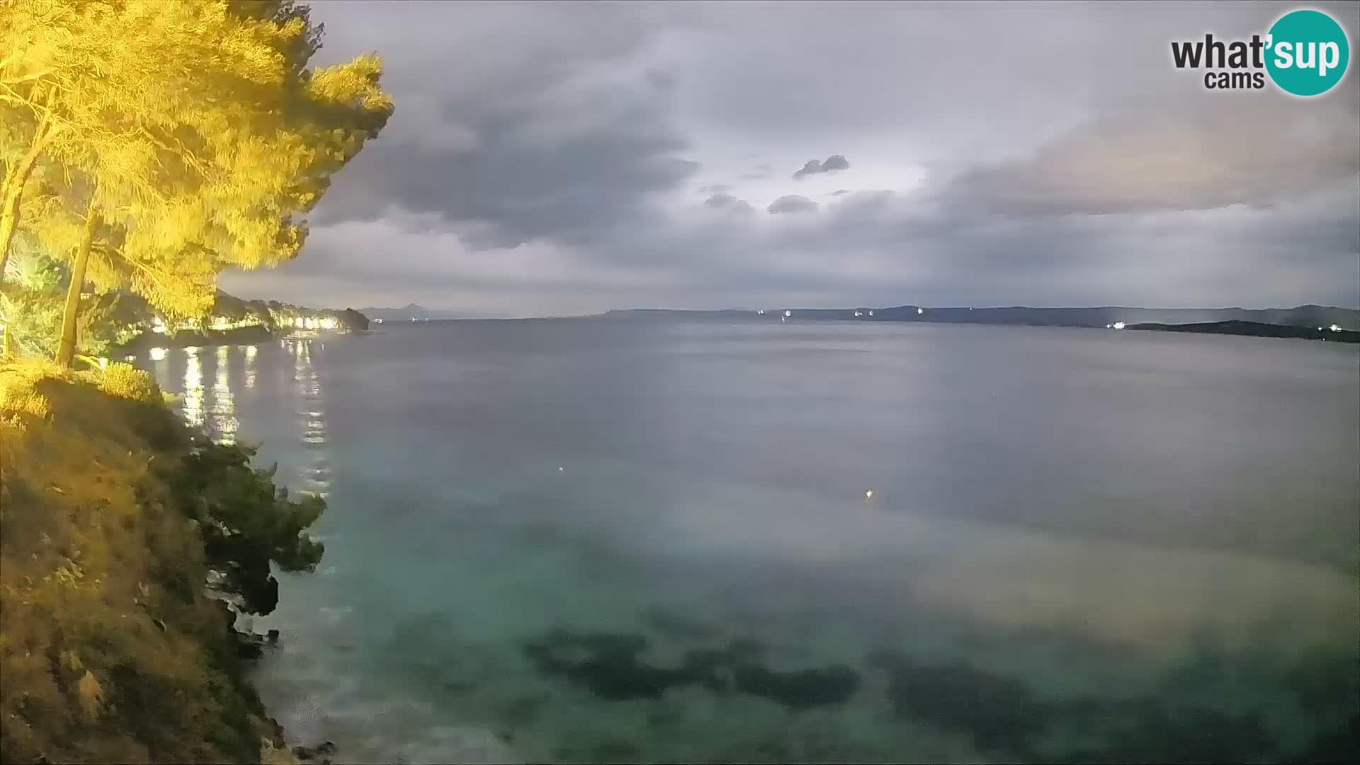Spletna kamera Plaža Potočine Bol – Pogled v živo na plažo Borak, otok Brač