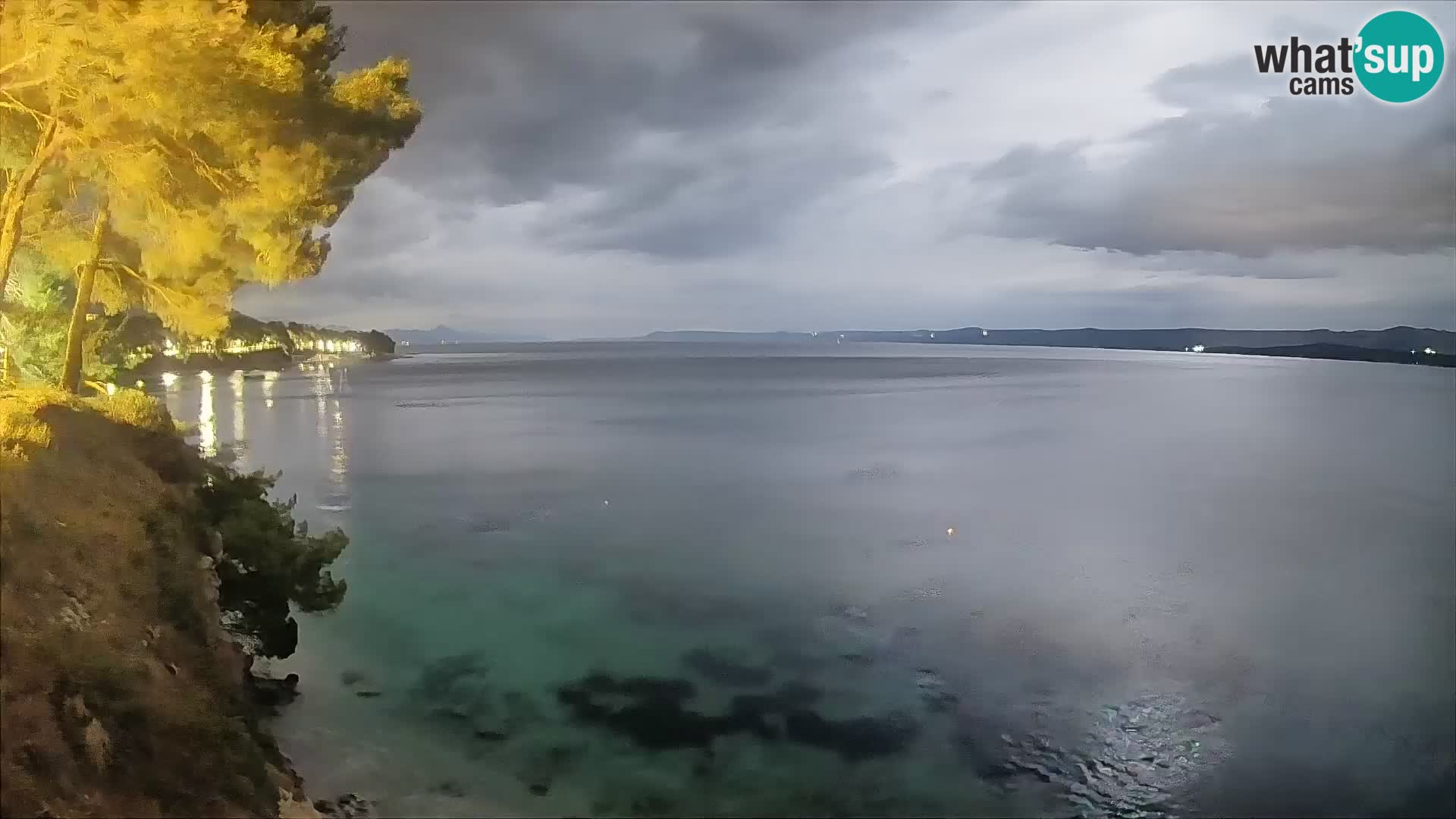 Spletna kamera Plaža Potočine Bol – Pogled v živo na plažo Borak, otok Brač