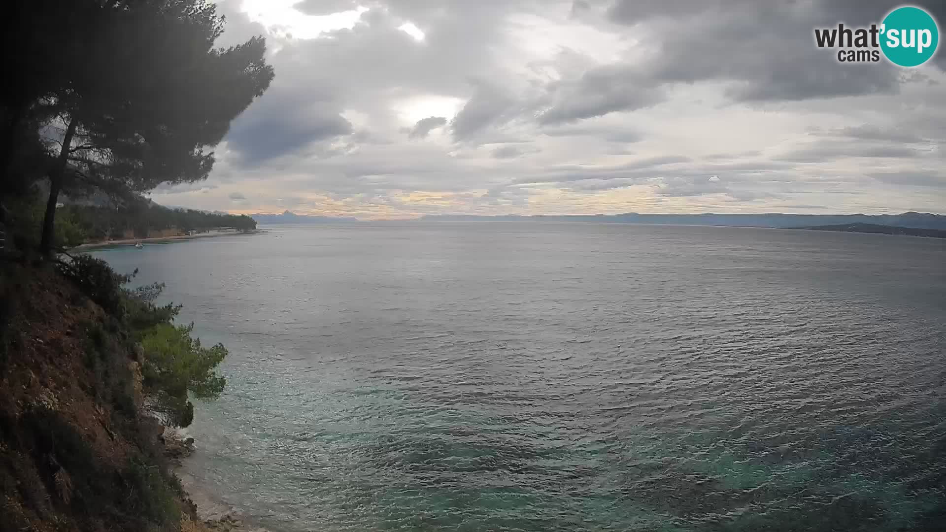 Spletna kamera Plaža Potočine Bol – Pogled v živo na plažo Borak, otok Brač