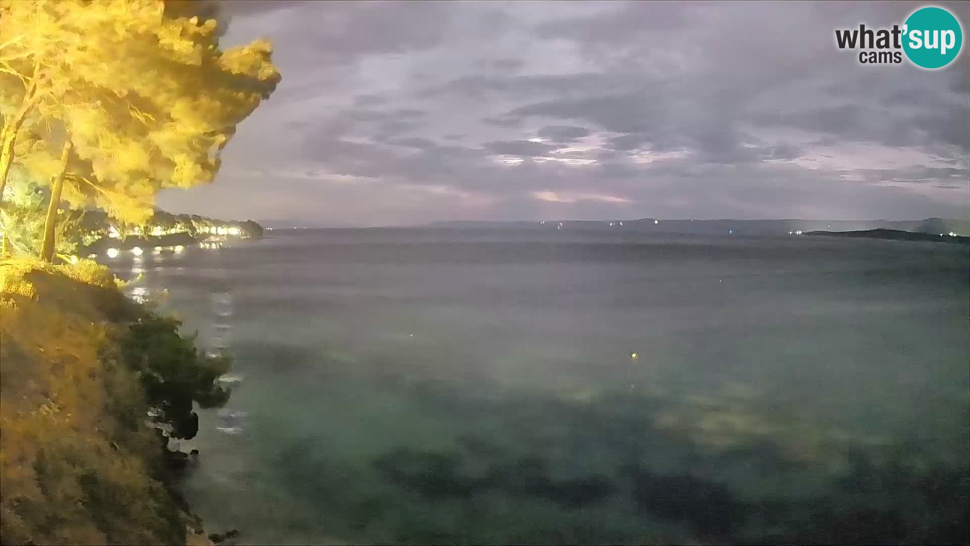 Spletna kamera Plaža Potočine Bol – Pogled v živo na plažo Borak, otok Brač