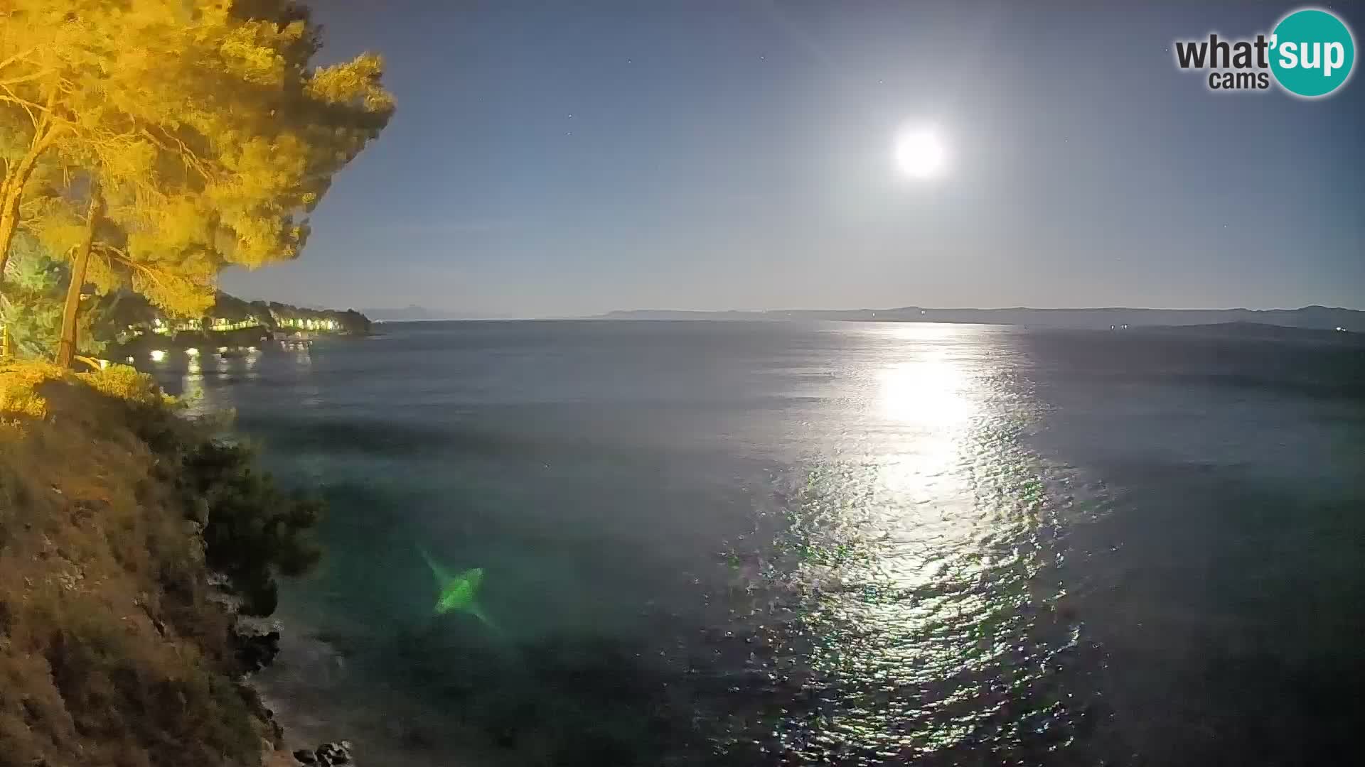 Spletna kamera Plaža Potočine Bol – Pogled v živo na plažo Borak, otok Brač