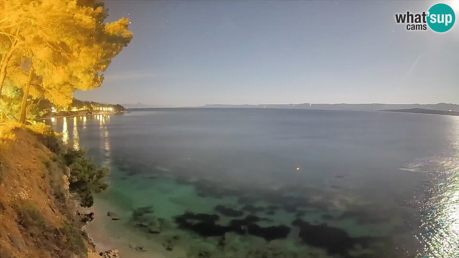 Spletna kamera Plaža Potočine Bol – Pogled v živo na plažo Borak, otok Brač
