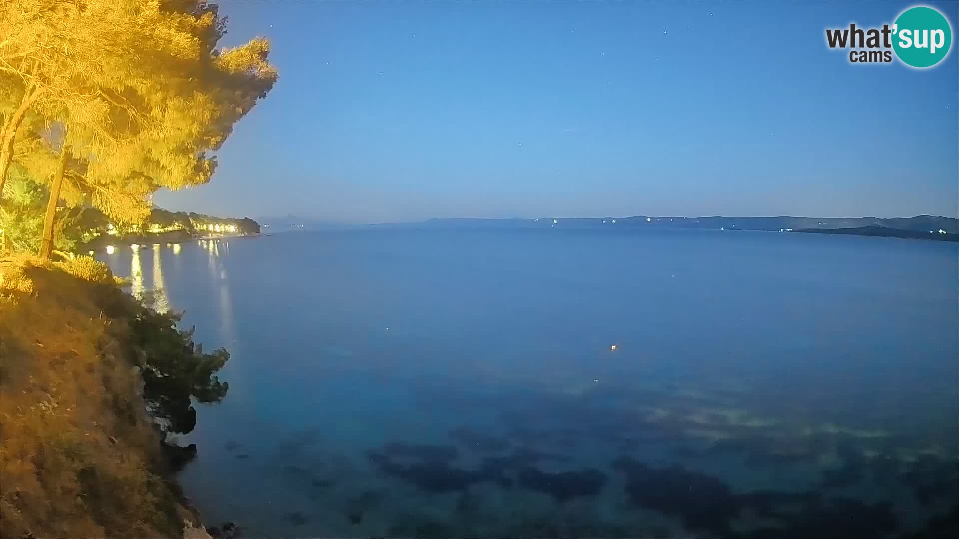 Spletna kamera Plaža Potočine Bol – Pogled v živo na plažo Borak, otok Brač