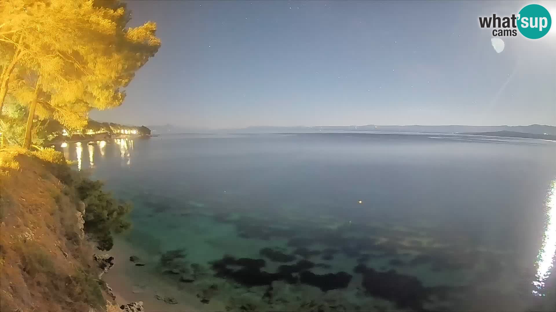 Spletna kamera Plaža Potočine Bol – Pogled v živo na plažo Borak, otok Brač