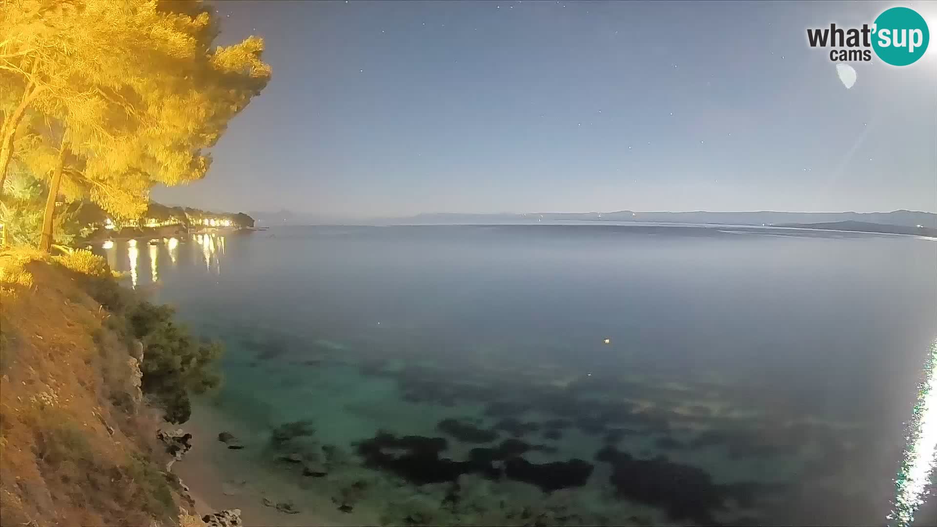 Spletna kamera Plaža Potočine Bol – Pogled v živo na plažo Borak, otok Brač