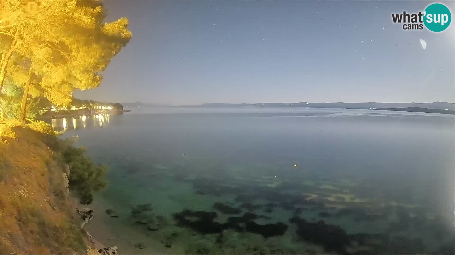 Spletna kamera Plaža Potočine Bol – Pogled v živo na plažo Borak, otok Brač