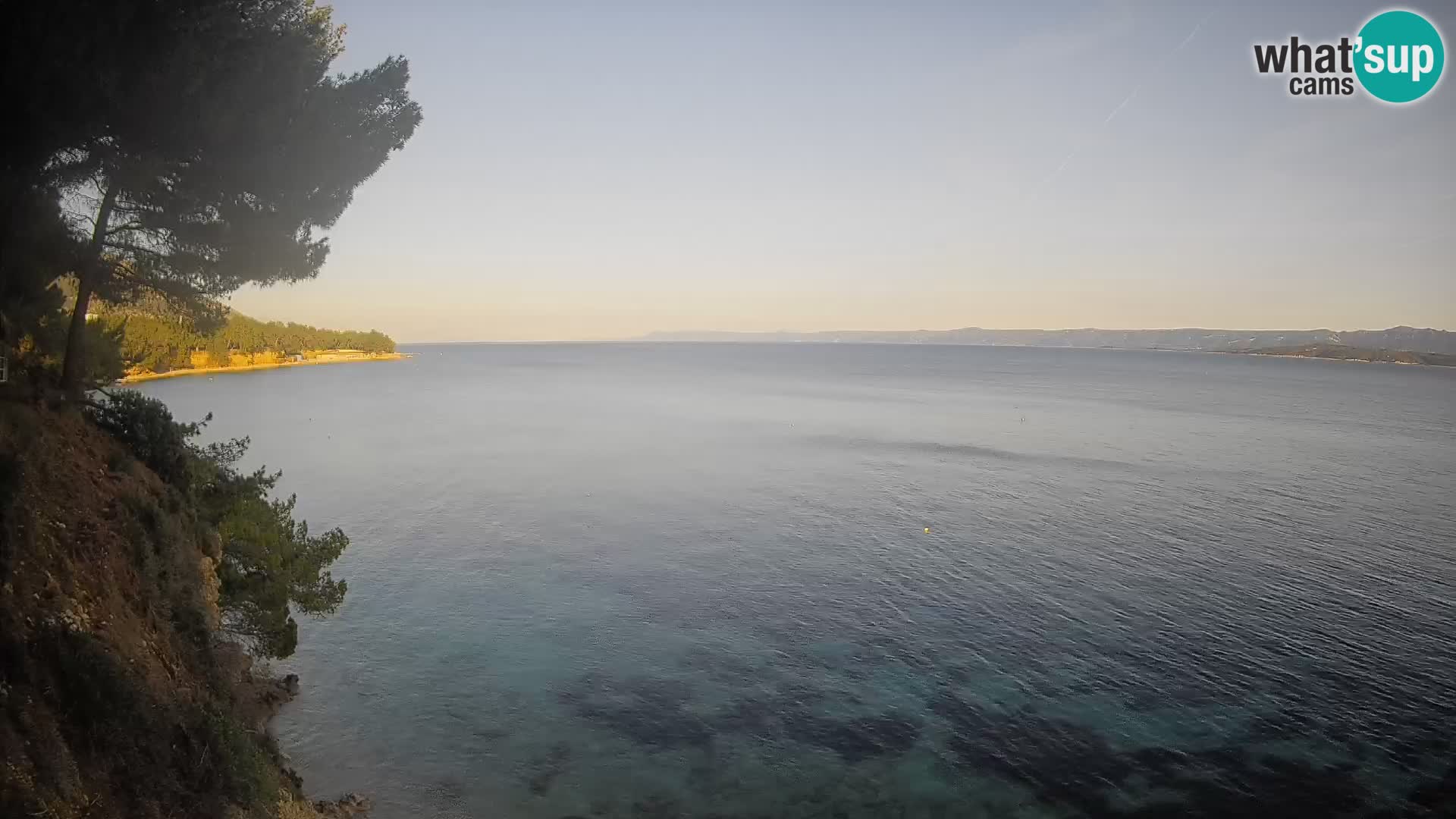 Spletna kamera Plaža Potočine Bol – Pogled v živo na plažo Borak, otok Brač