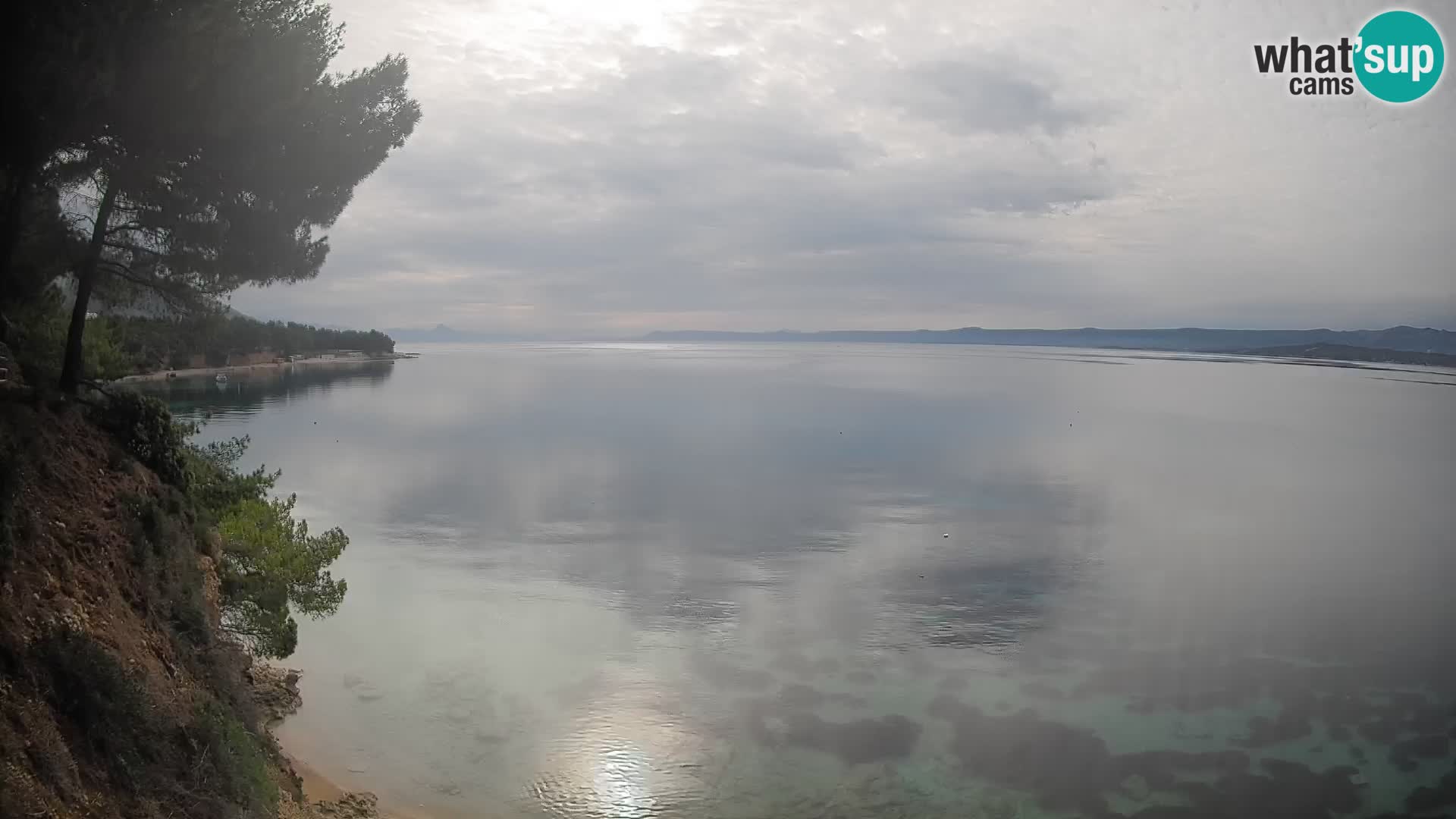 Spletna kamera Plaža Potočine Bol – Pogled v živo na plažo Borak, otok Brač