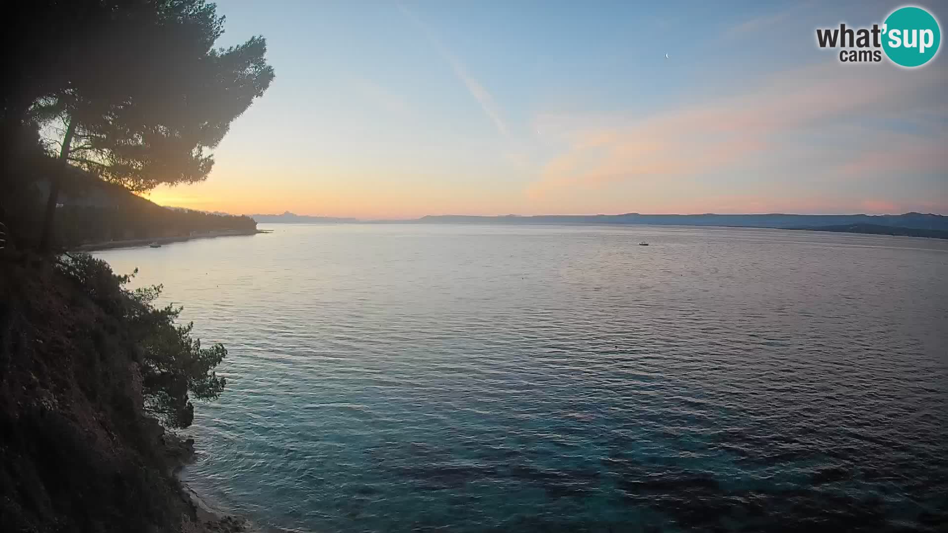 Spletna kamera Plaža Potočine Bol – Pogled v živo na plažo Borak, otok Brač