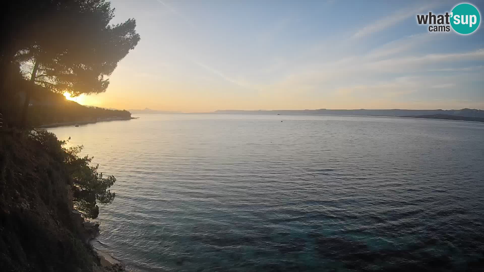 Spletna kamera Plaža Potočine Bol – Pogled v živo na plažo Borak, otok Brač