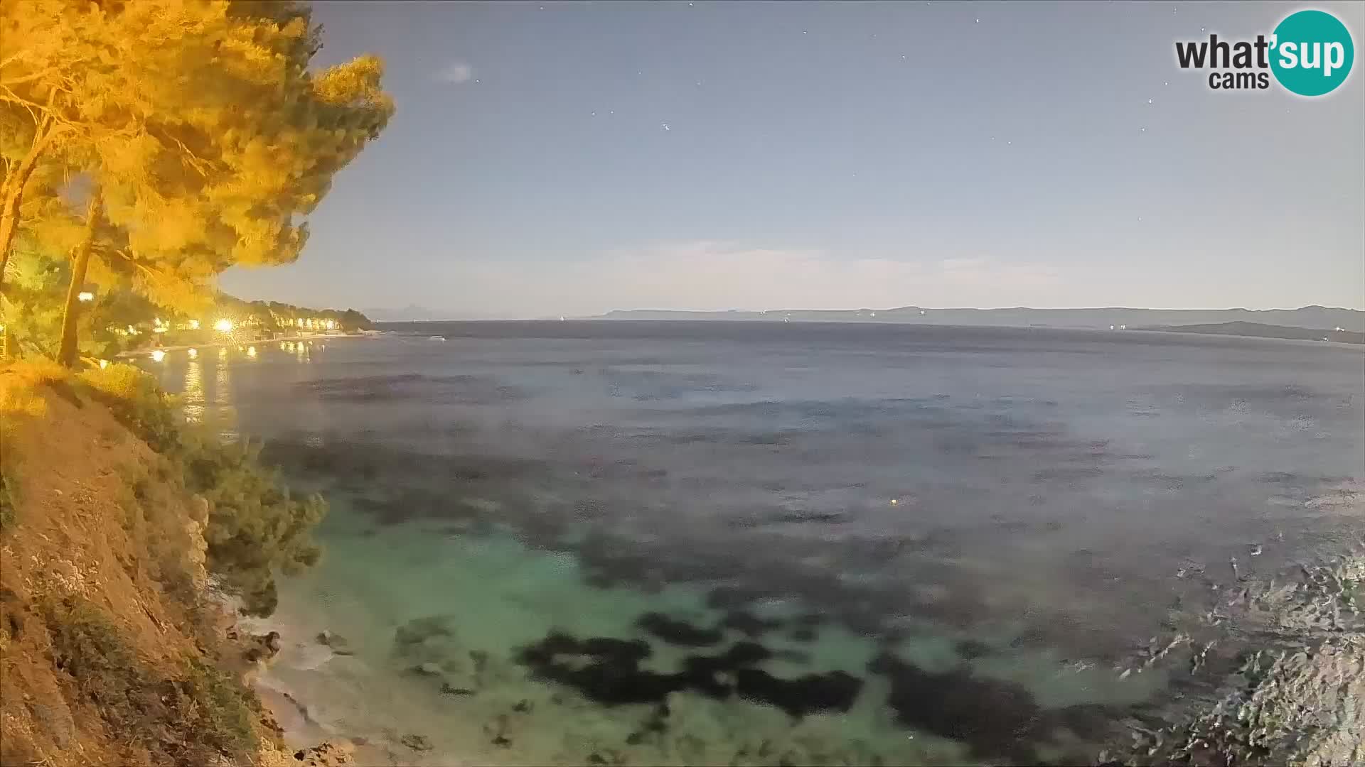 Spletna kamera Plaža Potočine Bol – Pogled v živo na plažo Borak, otok Brač