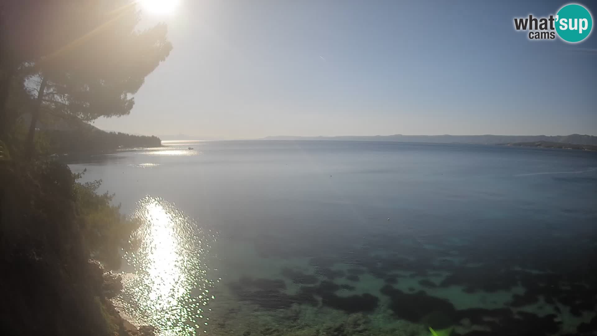 Spletna kamera Plaža Potočine Bol – Pogled v živo na plažo Borak, otok Brač