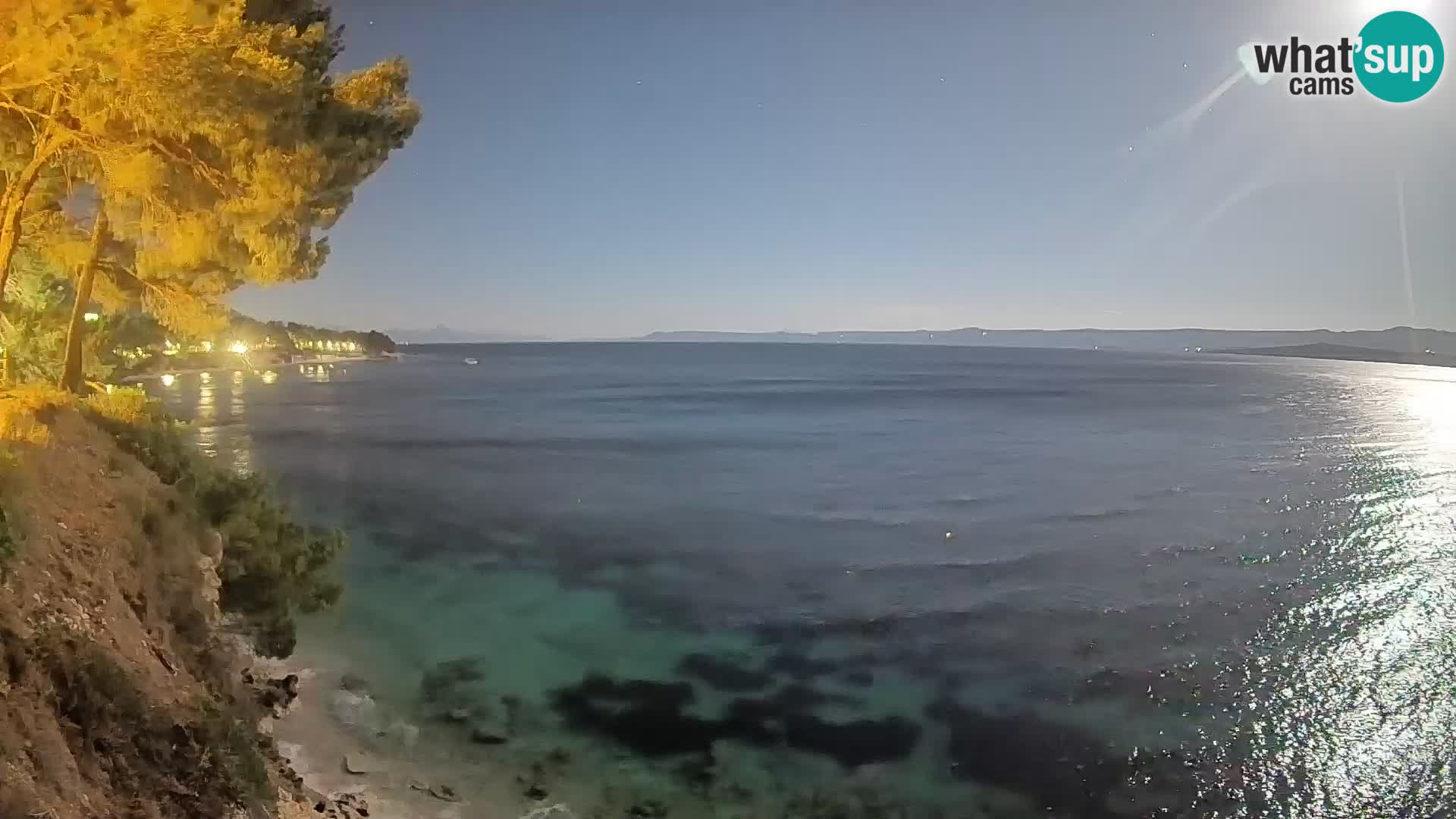 Spletna kamera Plaža Potočine Bol – Pogled v živo na plažo Borak, otok Brač