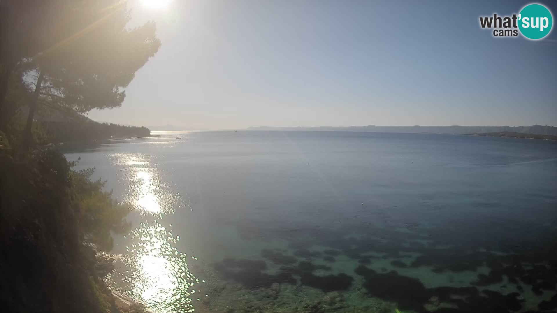 Spletna kamera Plaža Potočine Bol – Pogled v živo na plažo Borak, otok Brač