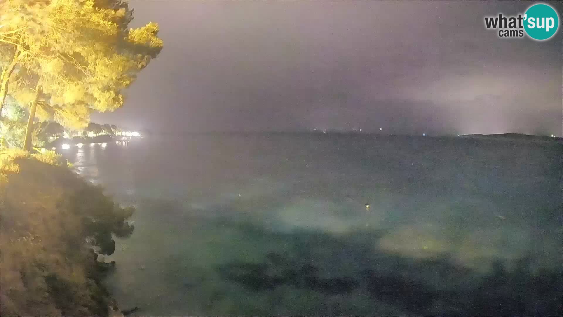 Spletna kamera Plaža Potočine Bol – Pogled v živo na plažo Borak, otok Brač