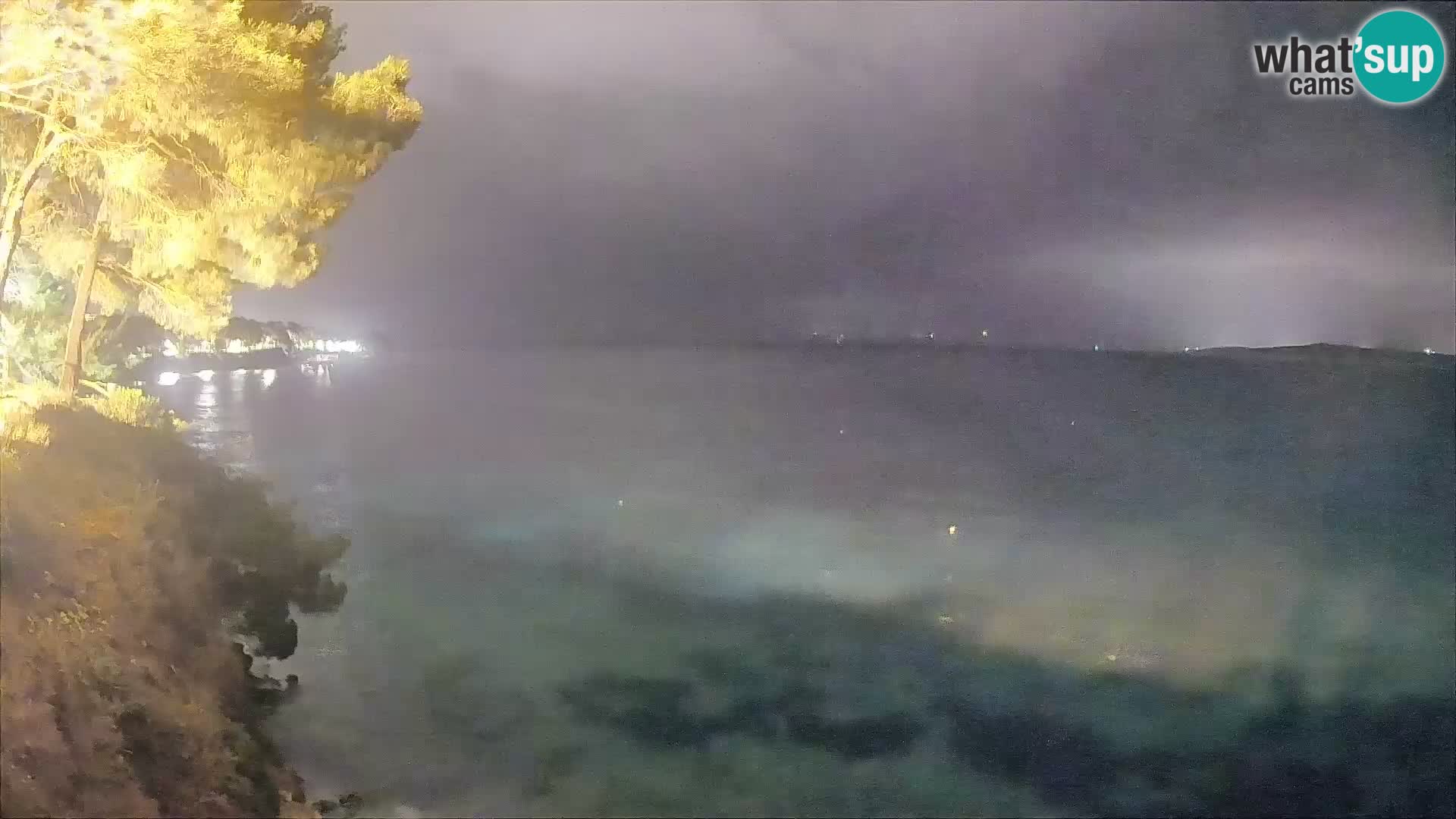 Spletna kamera Plaža Potočine Bol – Pogled v živo na plažo Borak, otok Brač