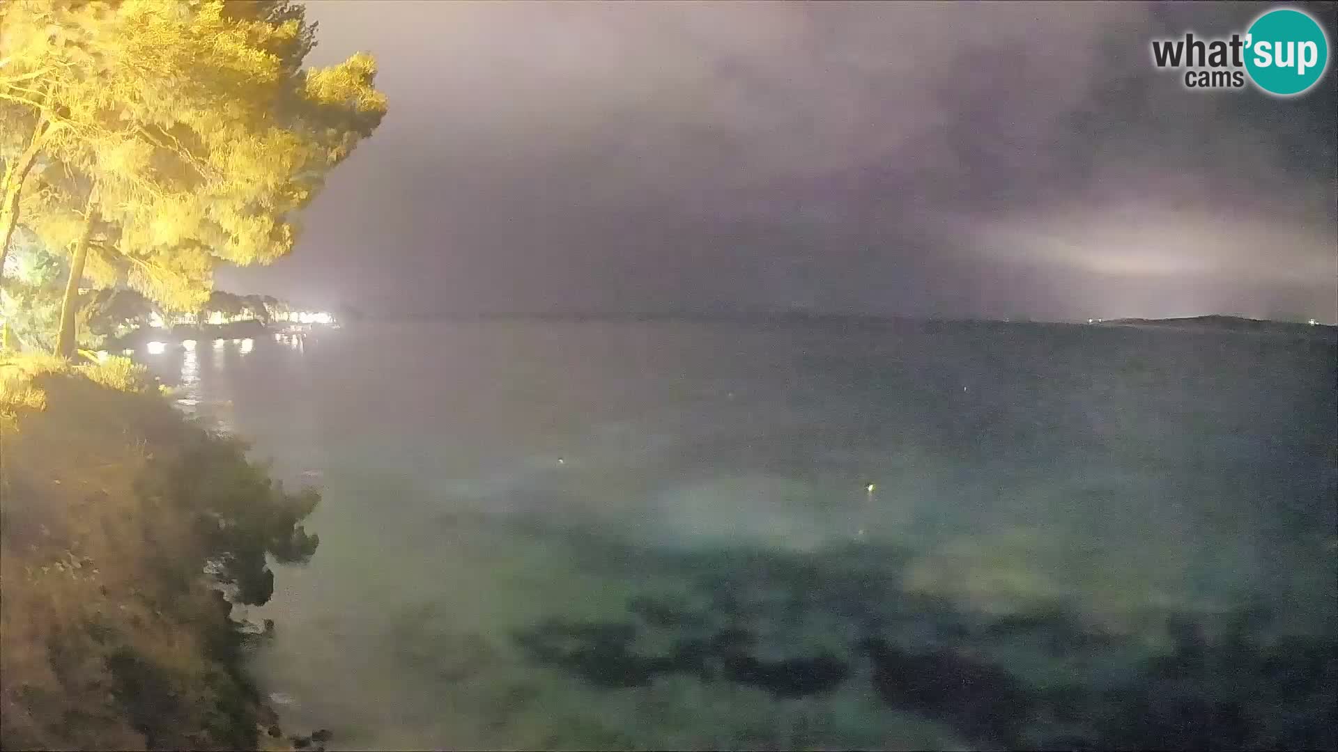 Spletna kamera Plaža Potočine Bol – Pogled v živo na plažo Borak, otok Brač