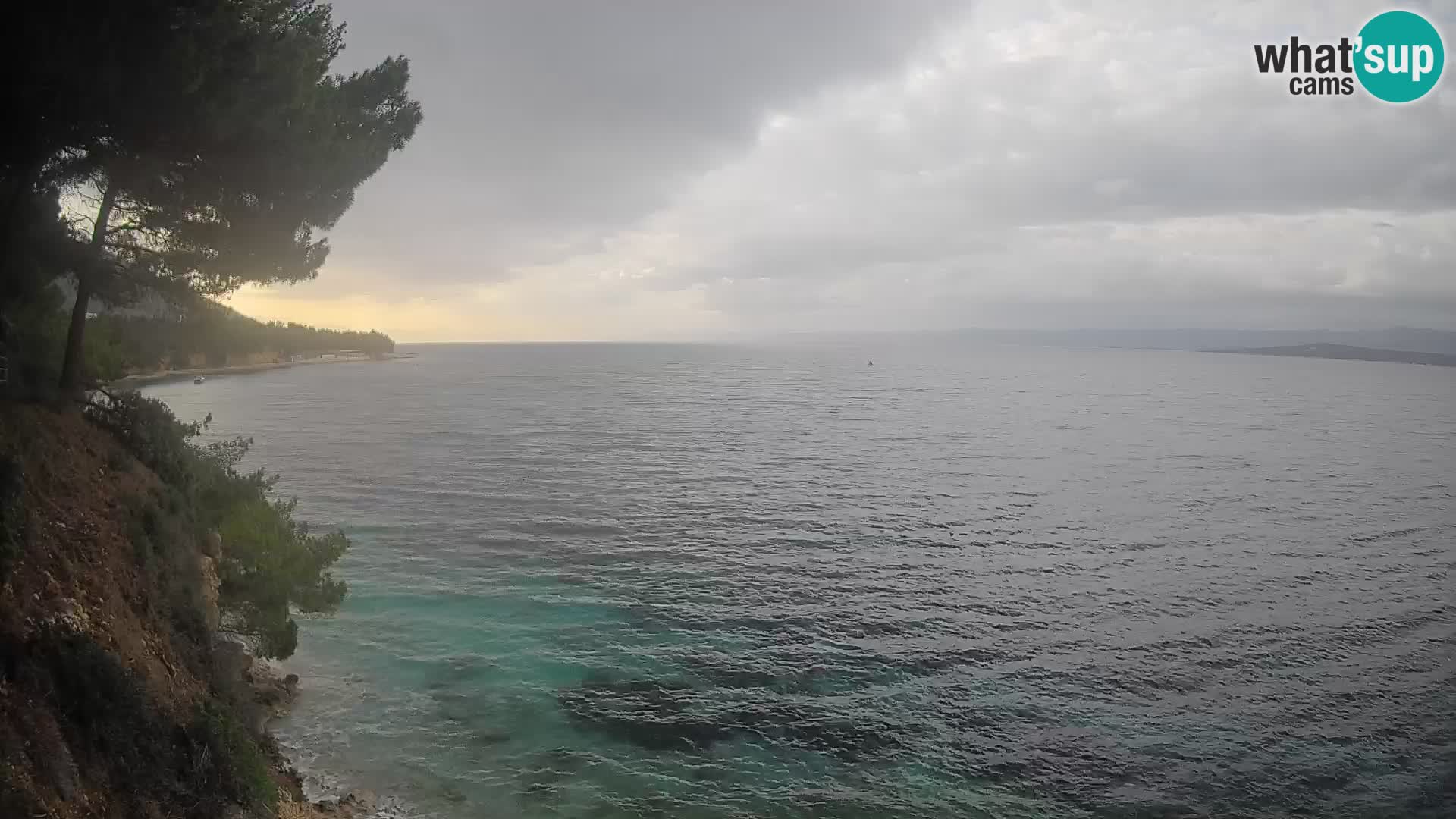 Spletna kamera Plaža Potočine Bol – Pogled v živo na plažo Borak, otok Brač