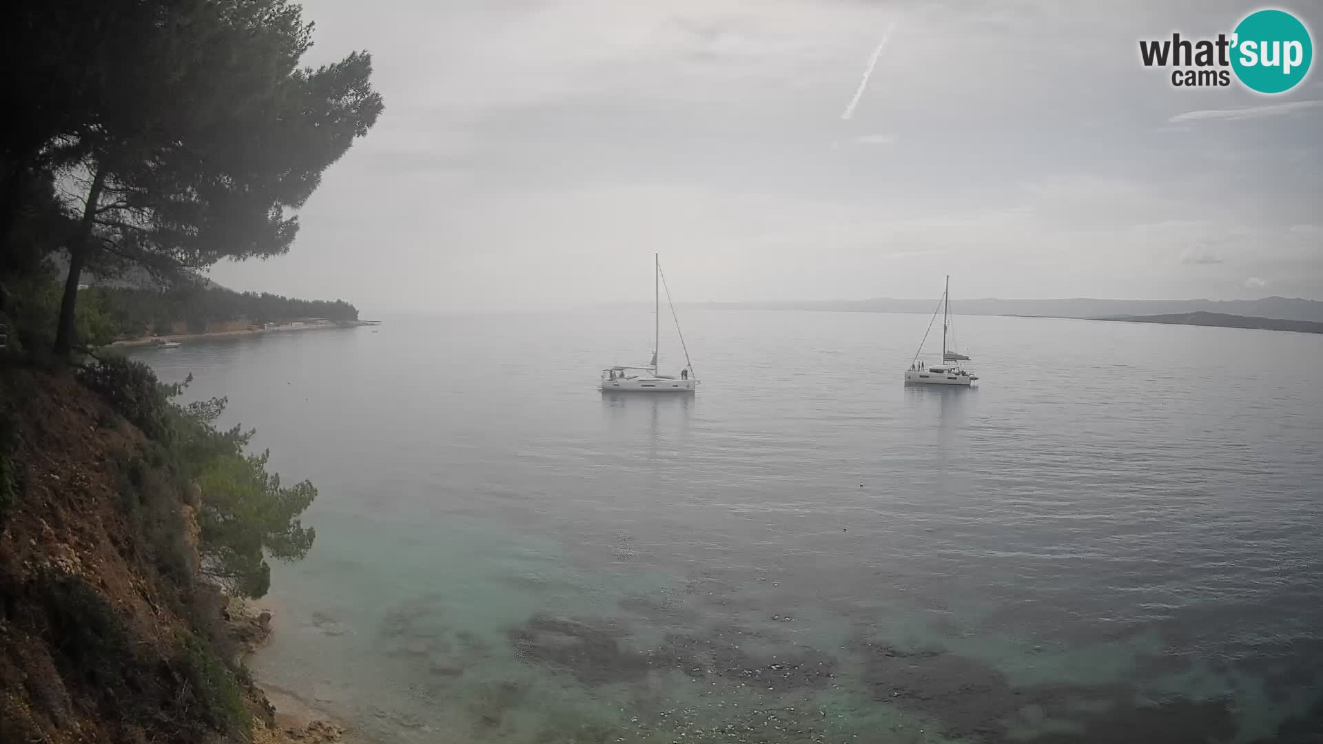 Spletna kamera Plaža Potočine Bol – Pogled v živo na plažo Borak, otok Brač