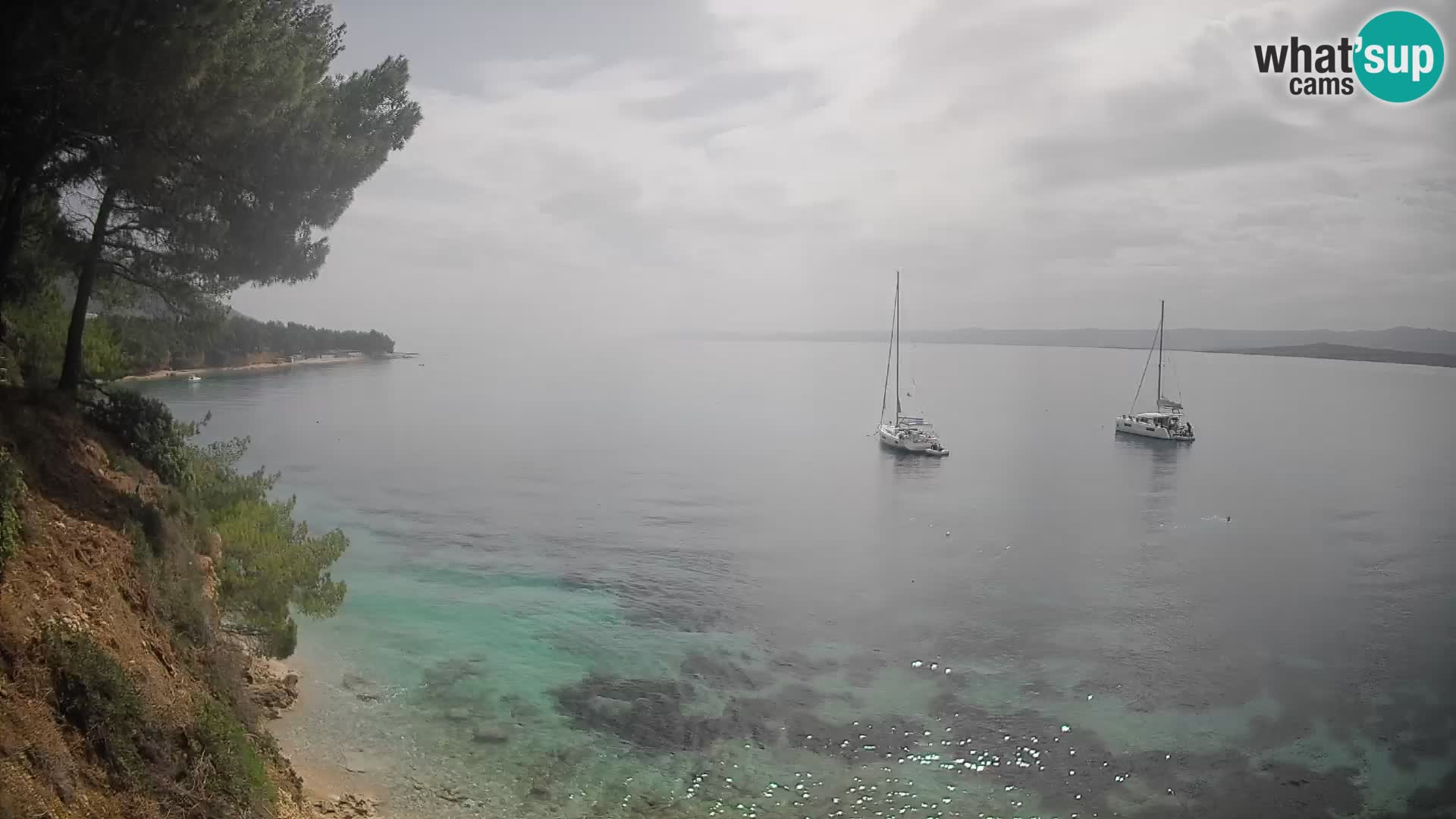 Spletna kamera Plaža Potočine Bol – Pogled v živo na plažo Borak, otok Brač