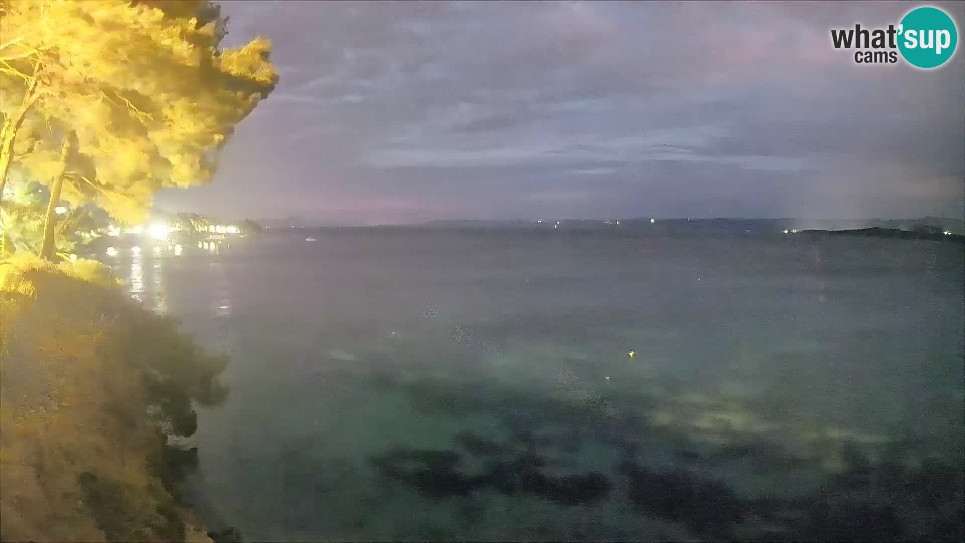 Spletna kamera Plaža Potočine Bol – Pogled v živo na plažo Borak, otok Brač