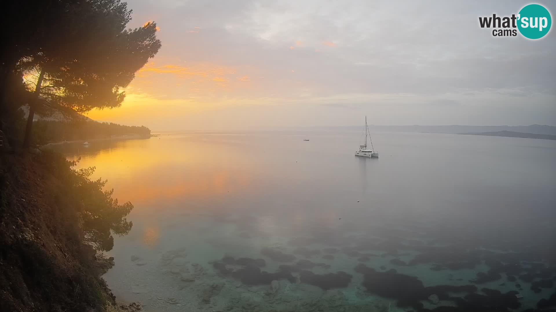 Spletna kamera Plaža Potočine Bol – Pogled v živo na plažo Borak, otok Brač